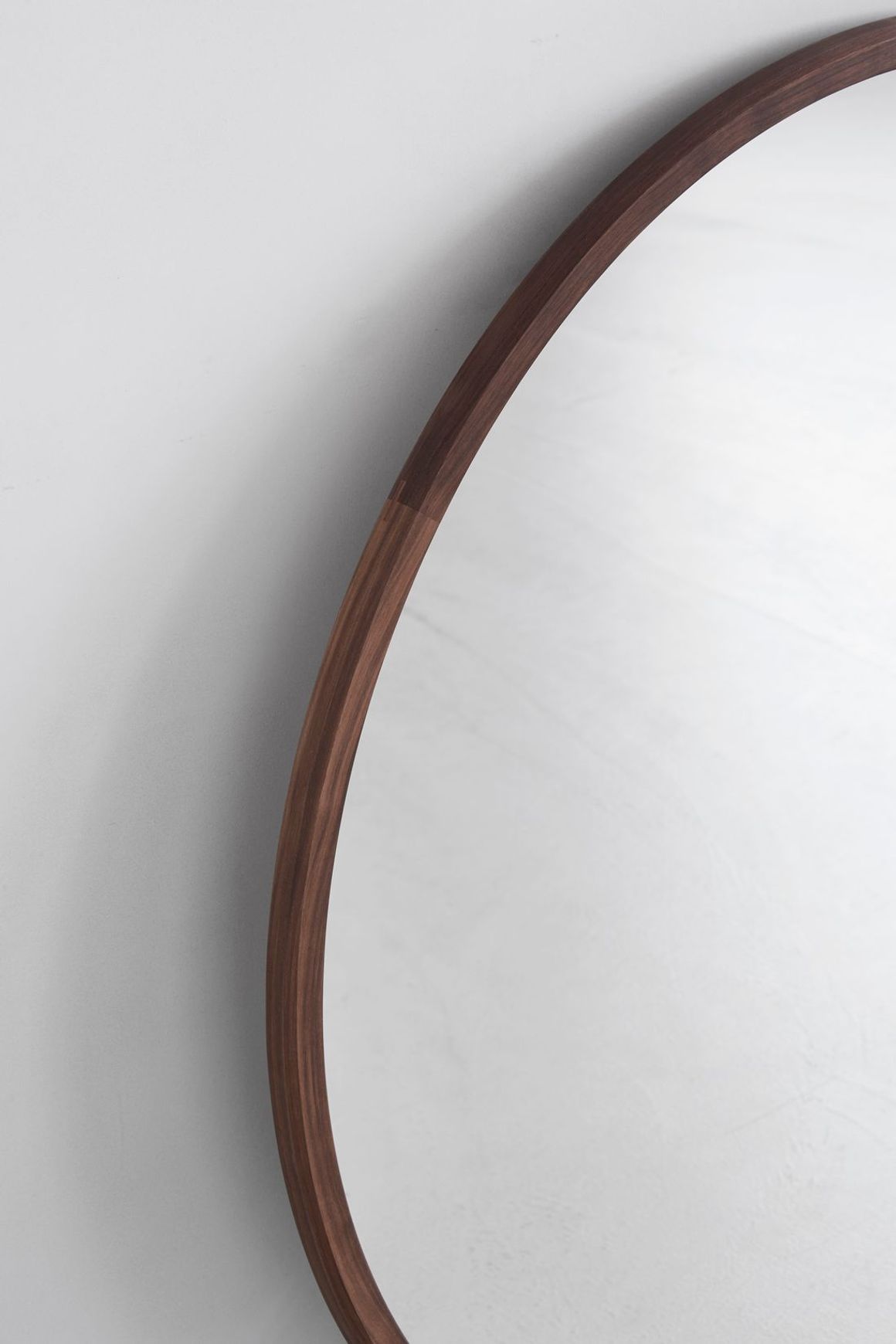 Silhouette Mirror Round by Fredericia
