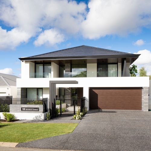 UniCote® LUX Garage Doors | Sectional Doors