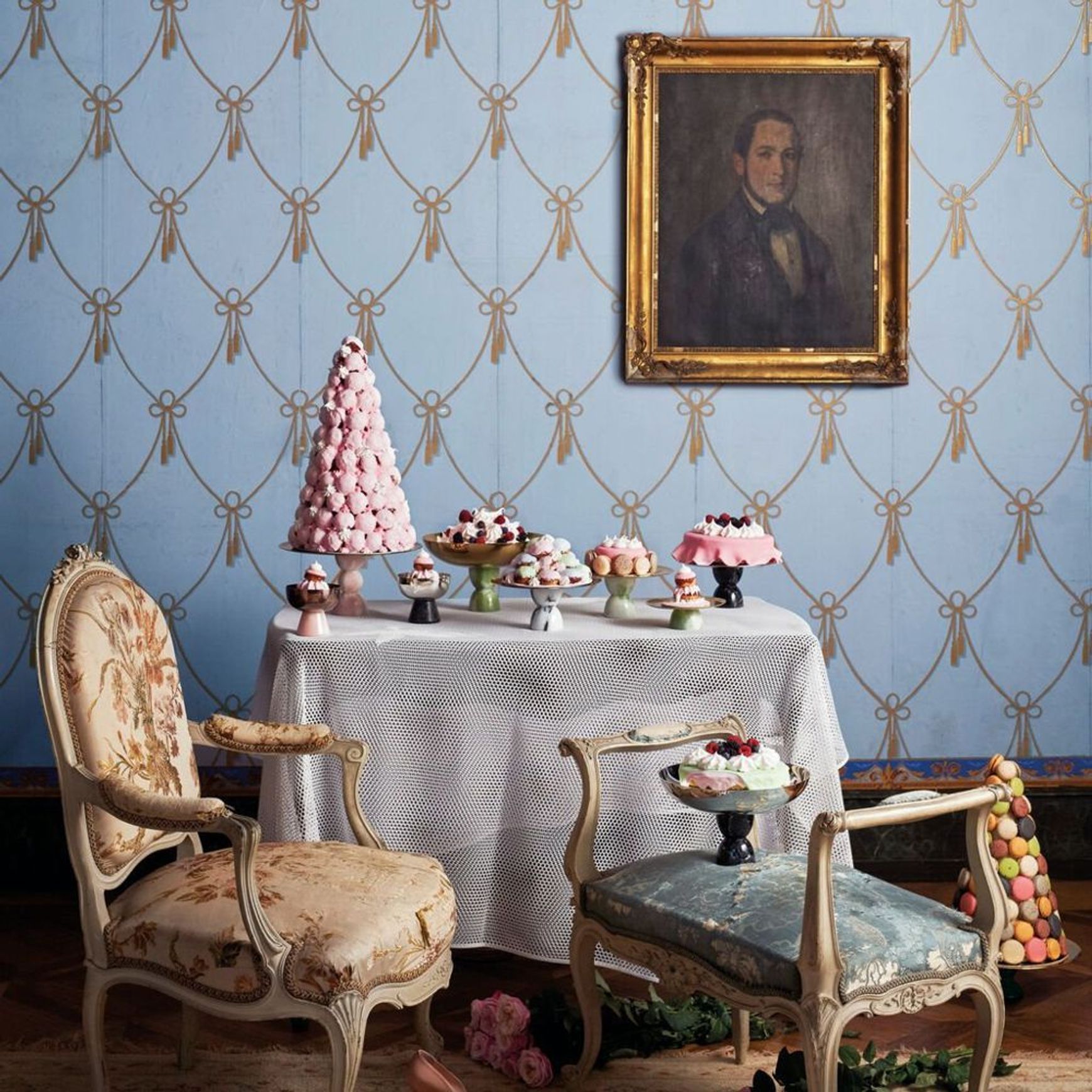 Madame Footed Trays & Bowls