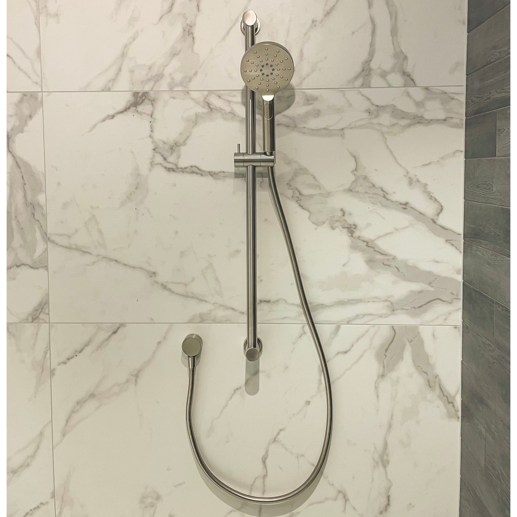 Code Lamone Round Slide Showers