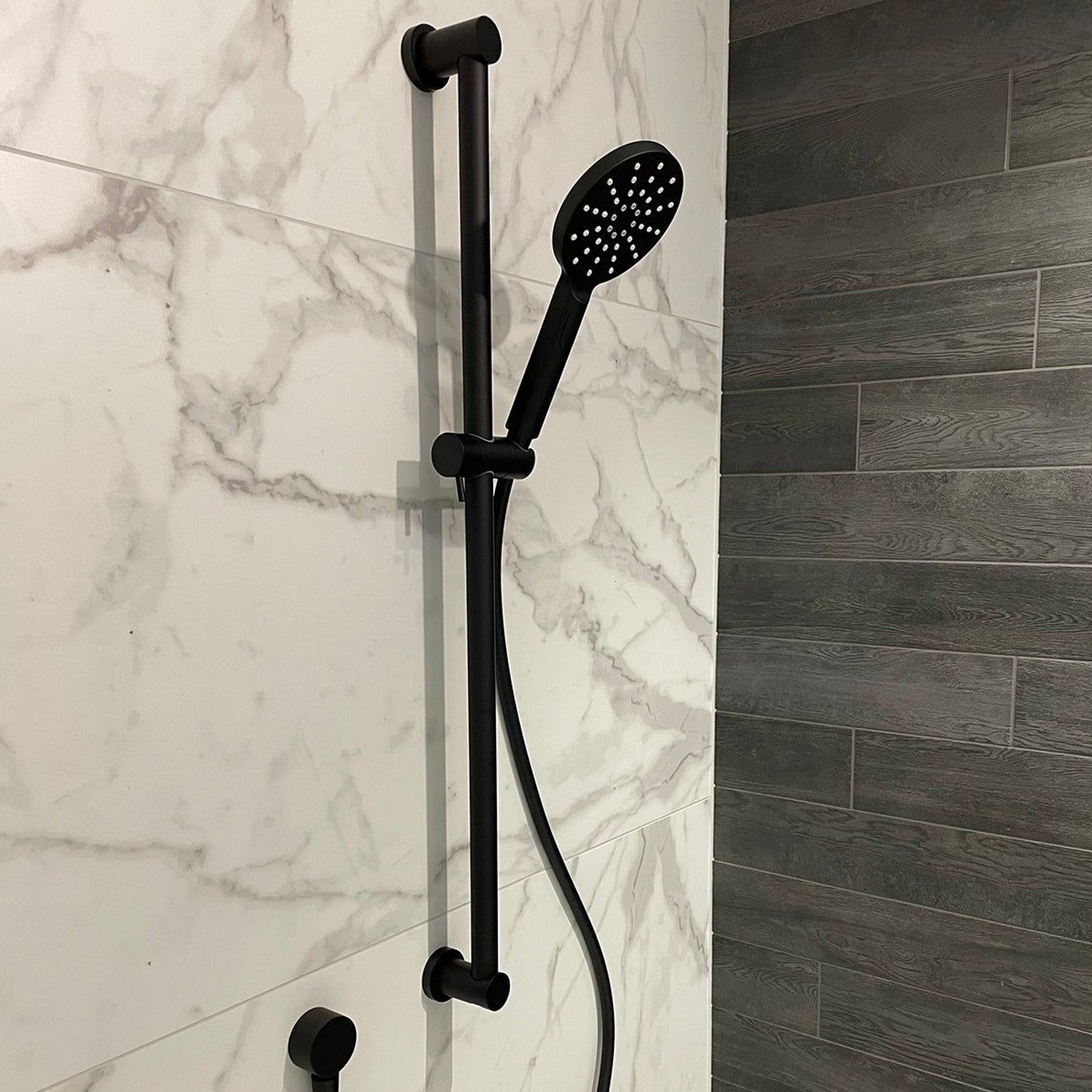 Code Lamone Round Slide Showers