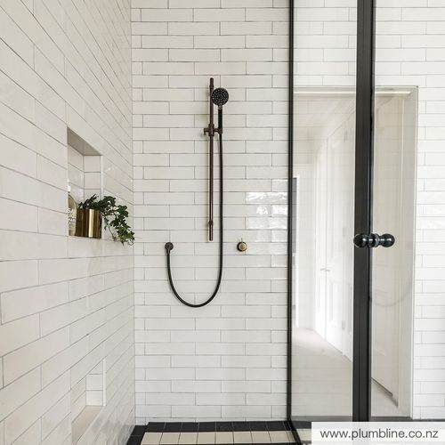 Buddy Round Slide Shower