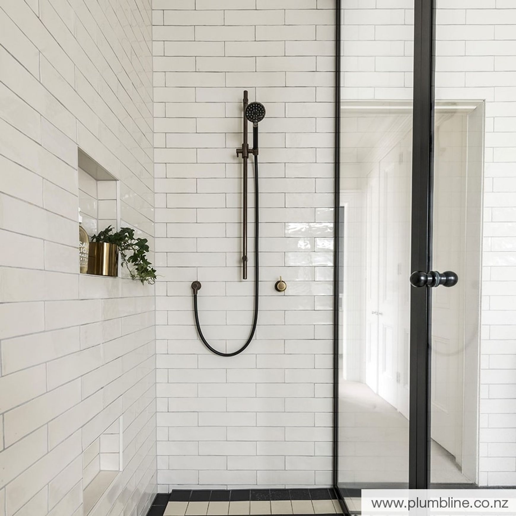 Buddy Round Slide Shower