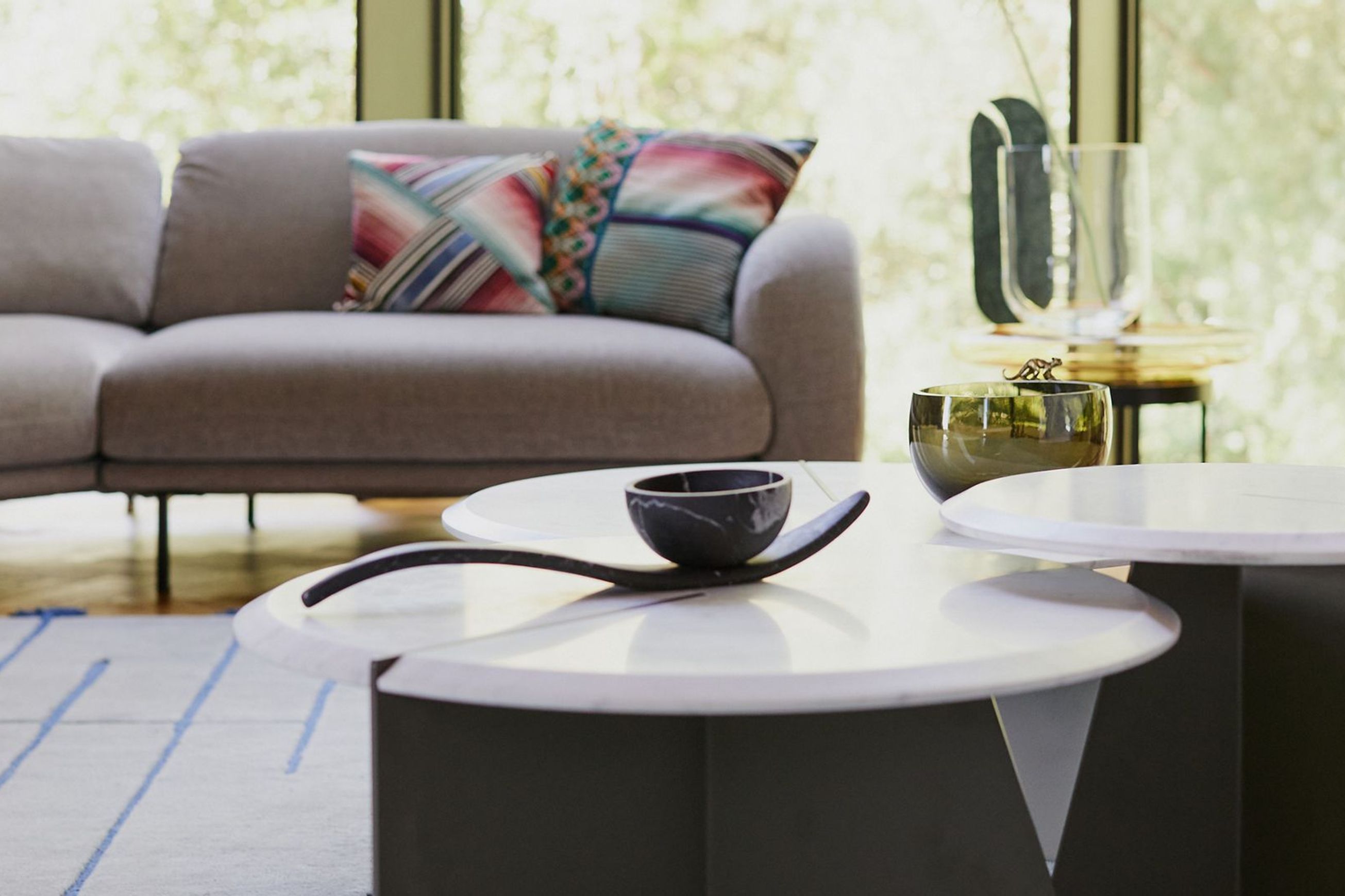 Nenuphar Bianco Carrare End Table