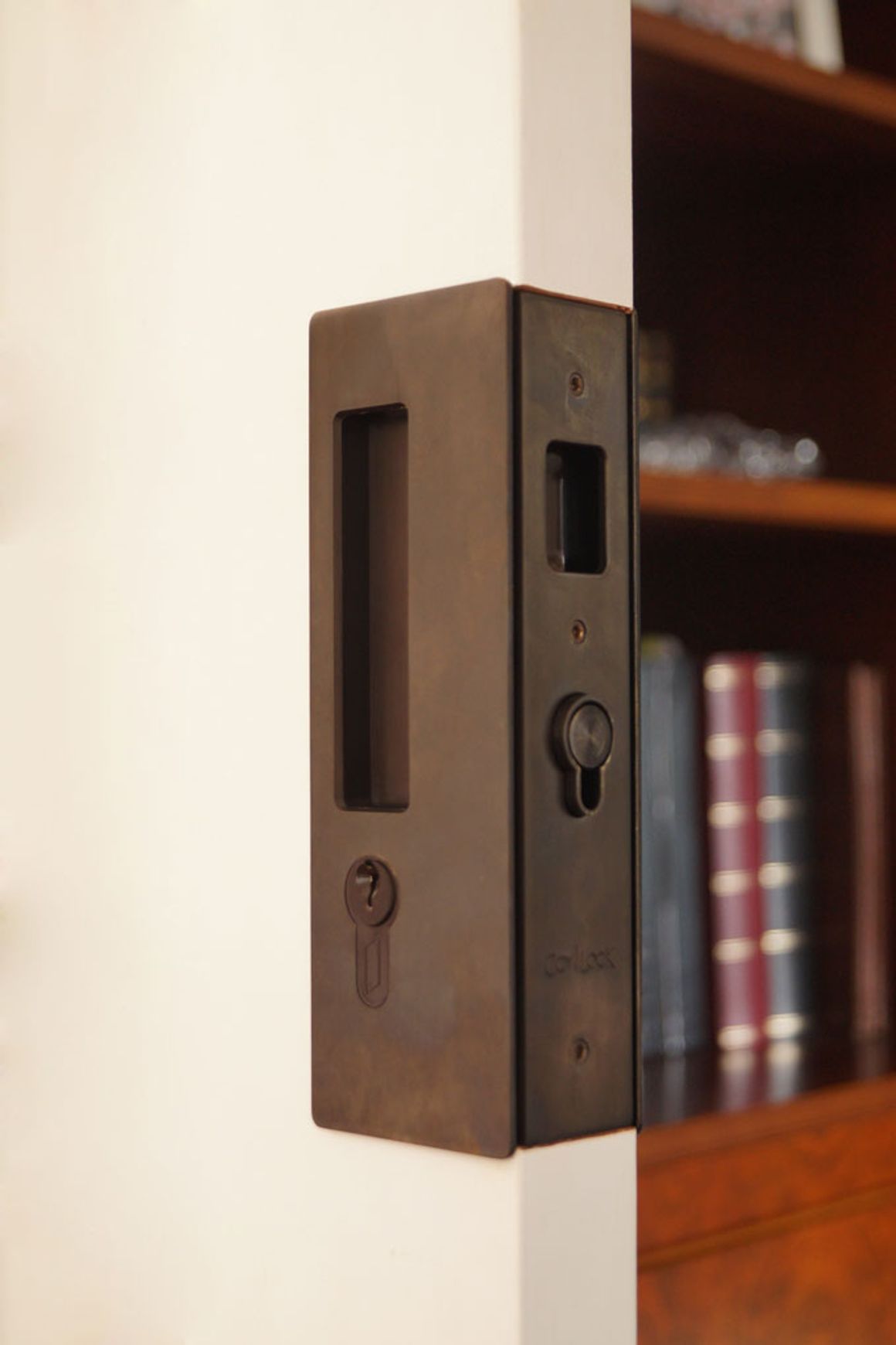 CaviLock CL400® Magnetic Cavity Slider Door Handle
