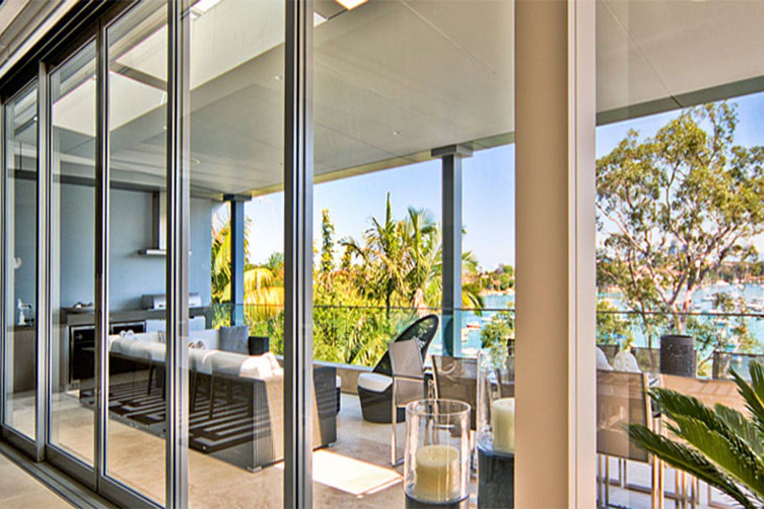 Elevate | Series 702 | Sliding Door