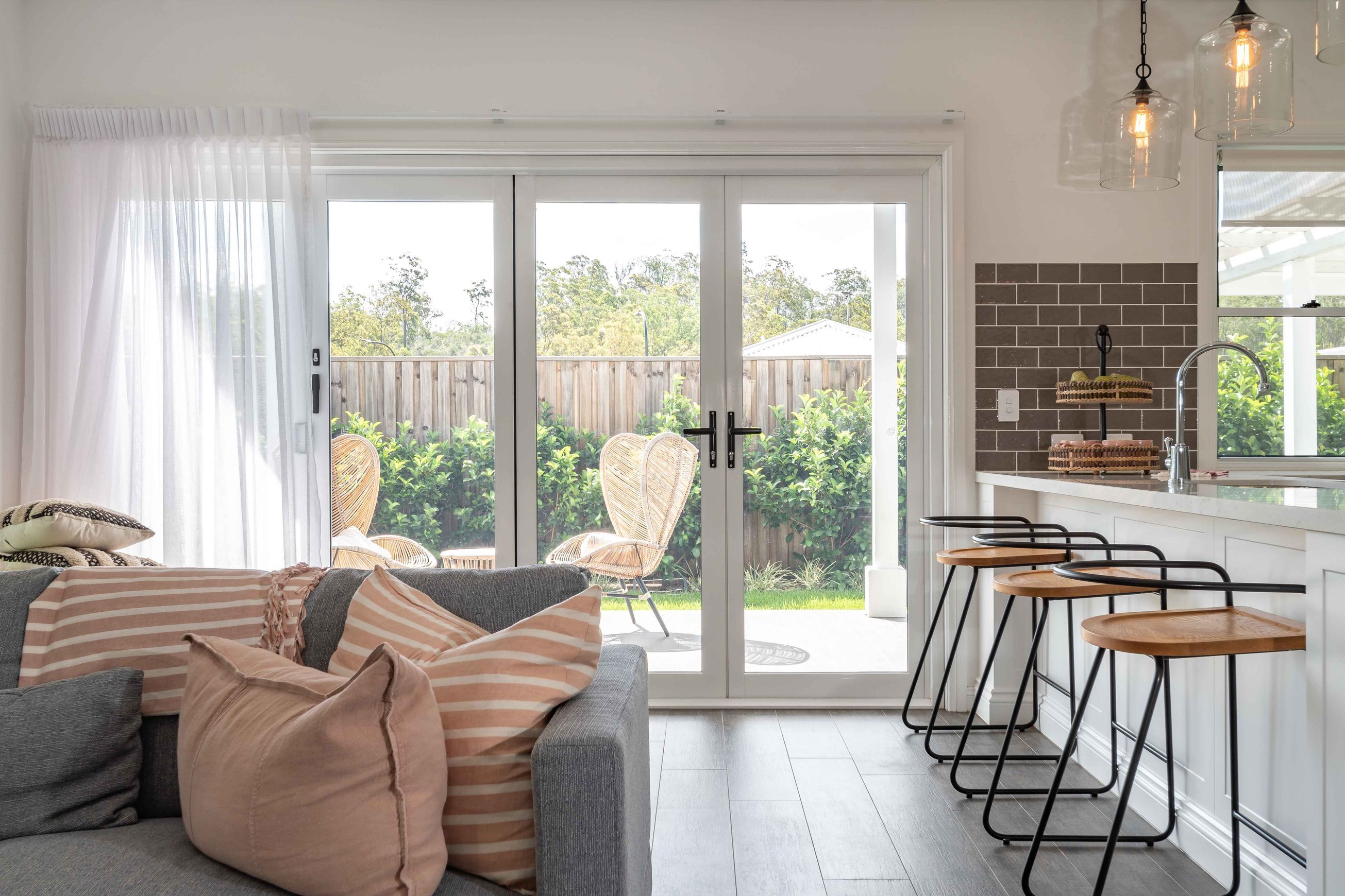 Vantage | Series 548 | Bi-fold Door
