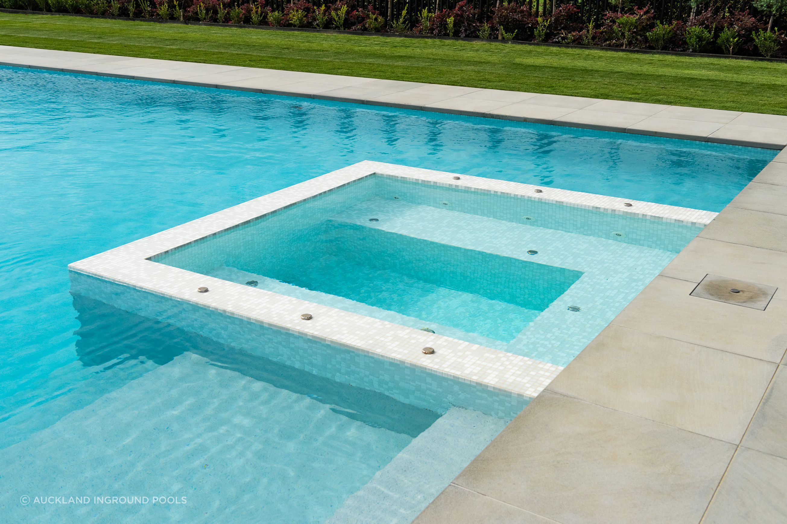 Custom Pool & Spa 
