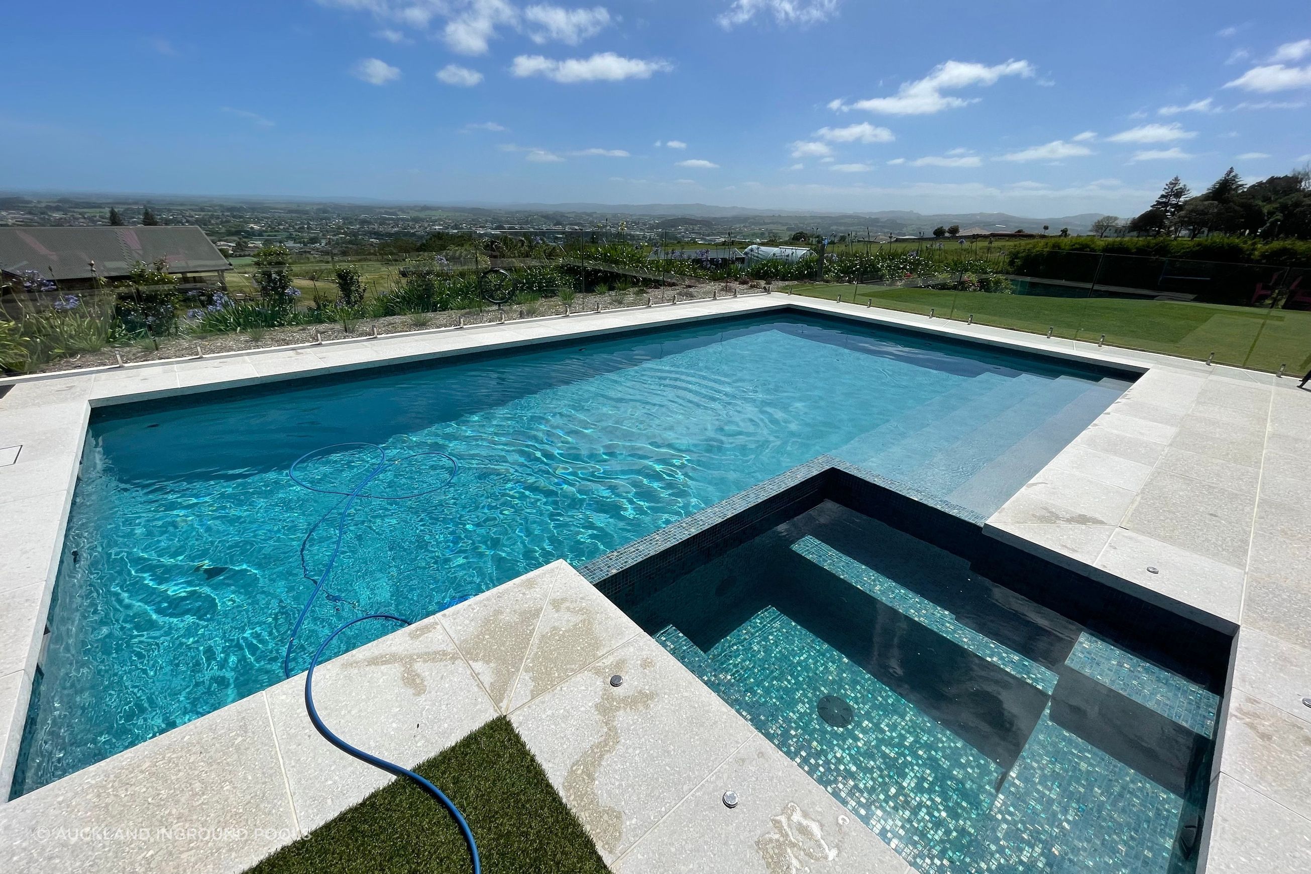 Custom Pool & Spa 