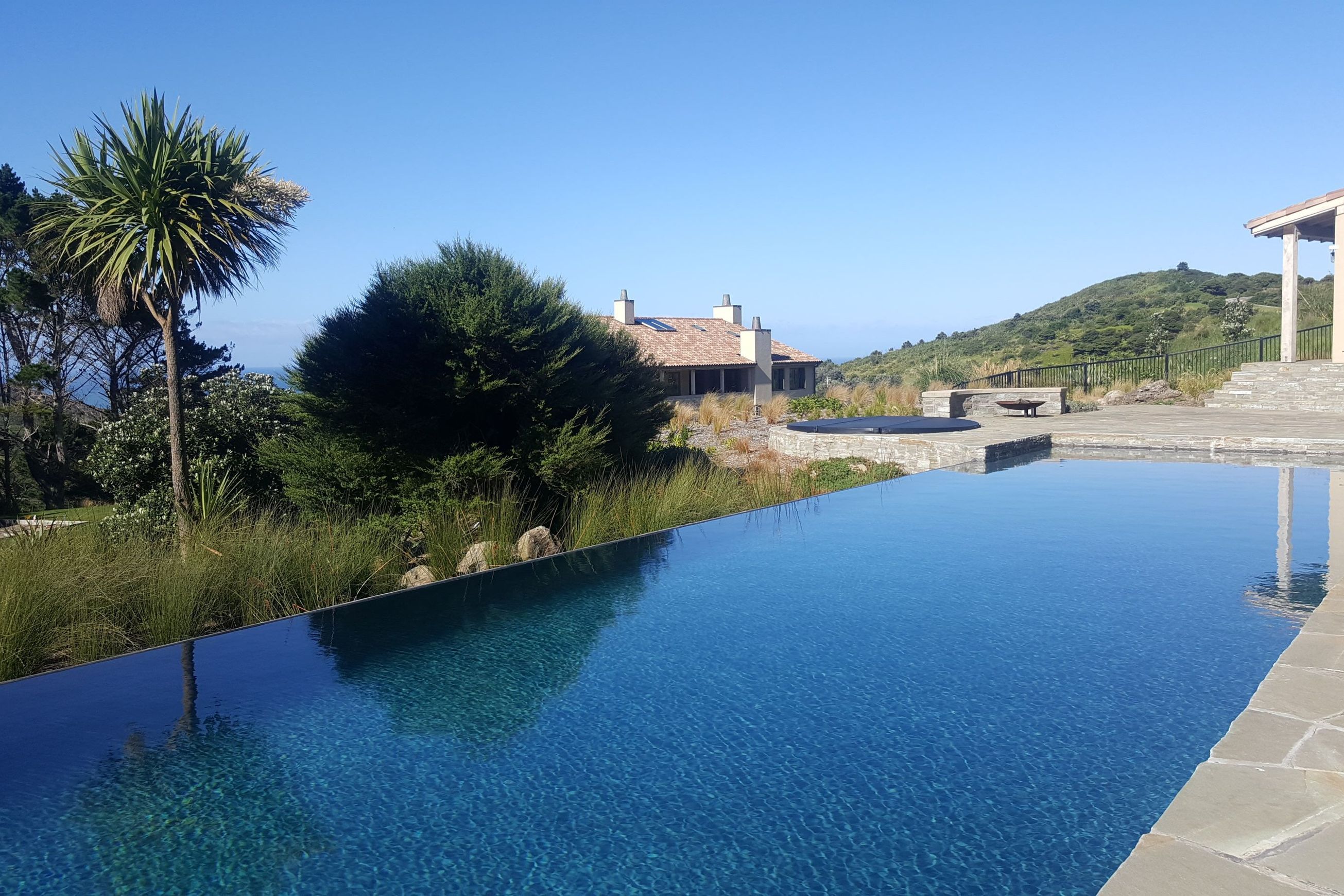 Custom Pool & Spa 