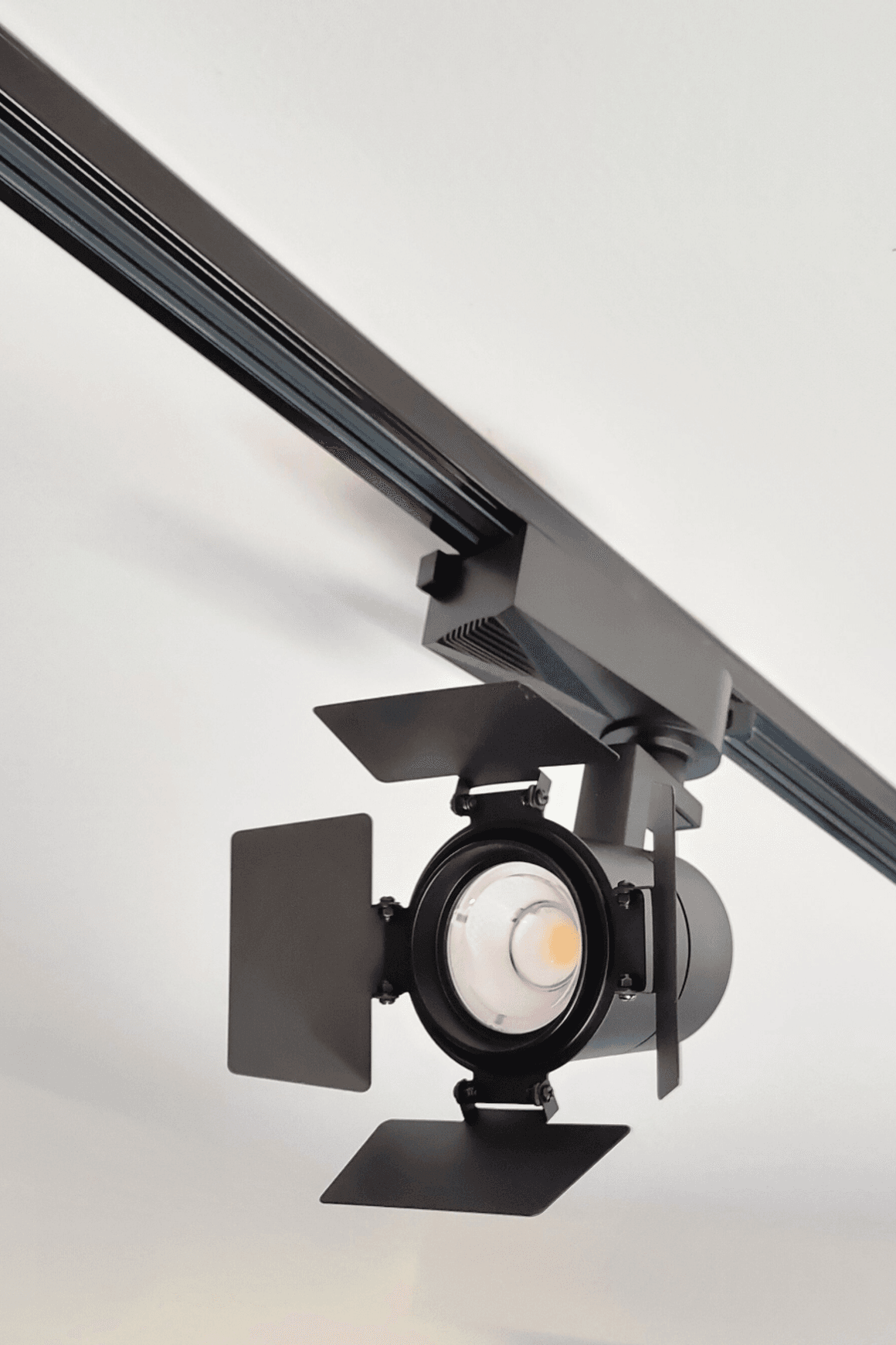 ME309 Museum Grade Track Light with Barn Doors | CRI 92