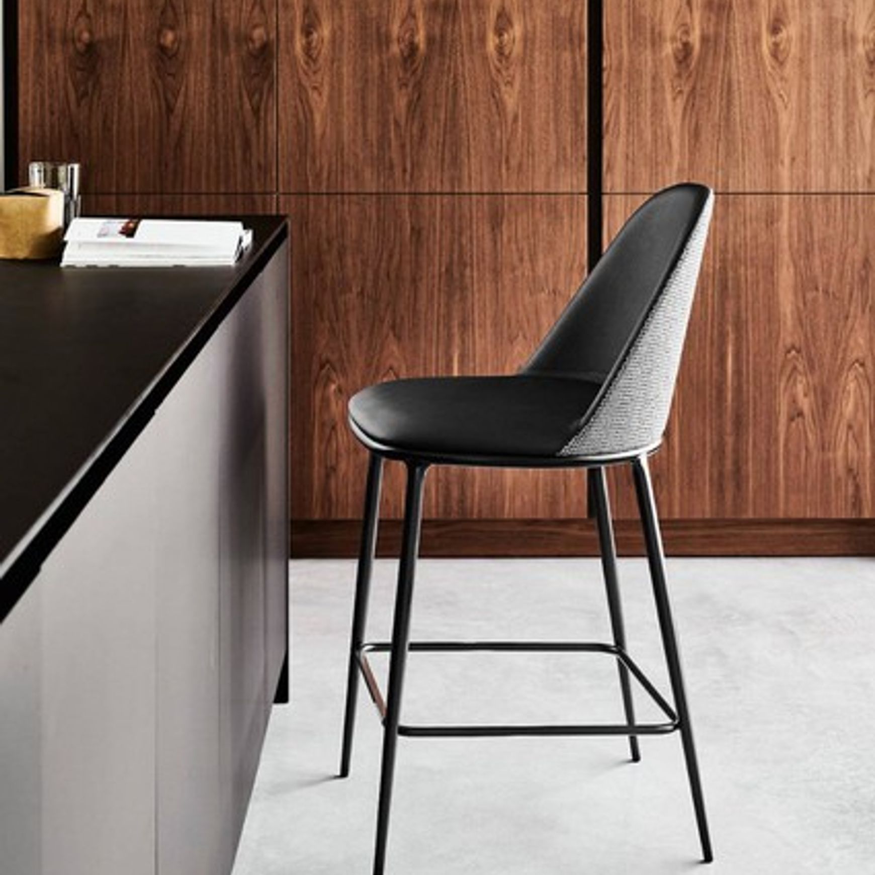 Lea Barstool