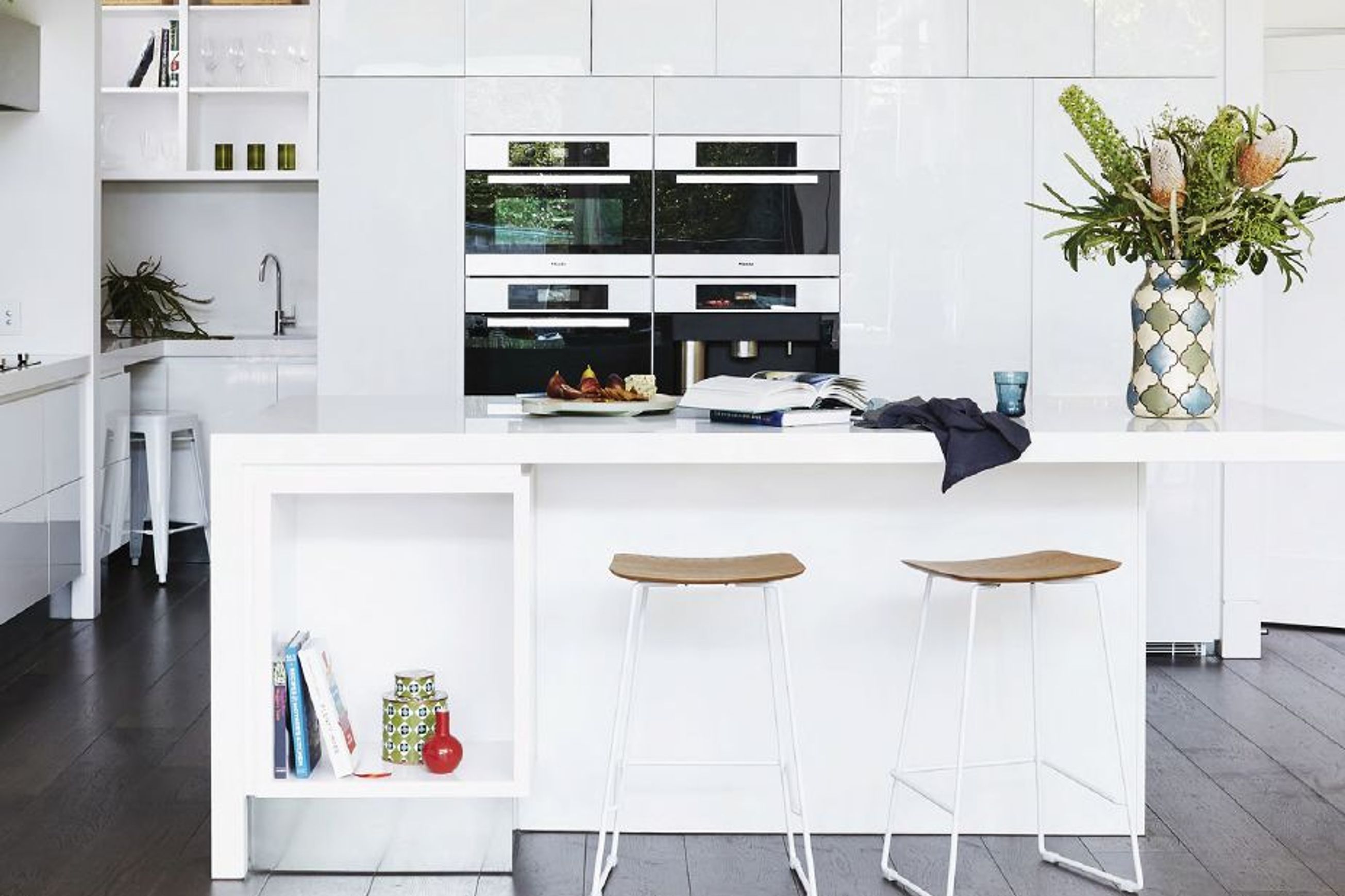Winnie Stool - Chrome - White Leather - 76cm Bar Height