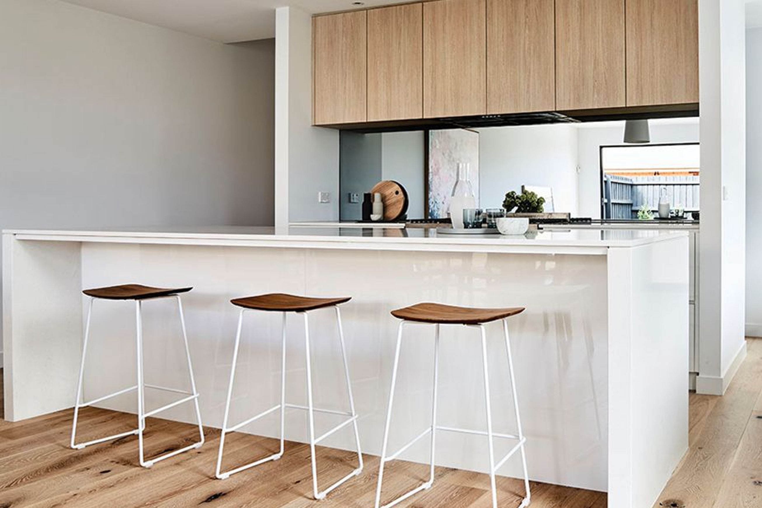 Winnie Stool - Chrome - White Leather - 76cm Bar Height