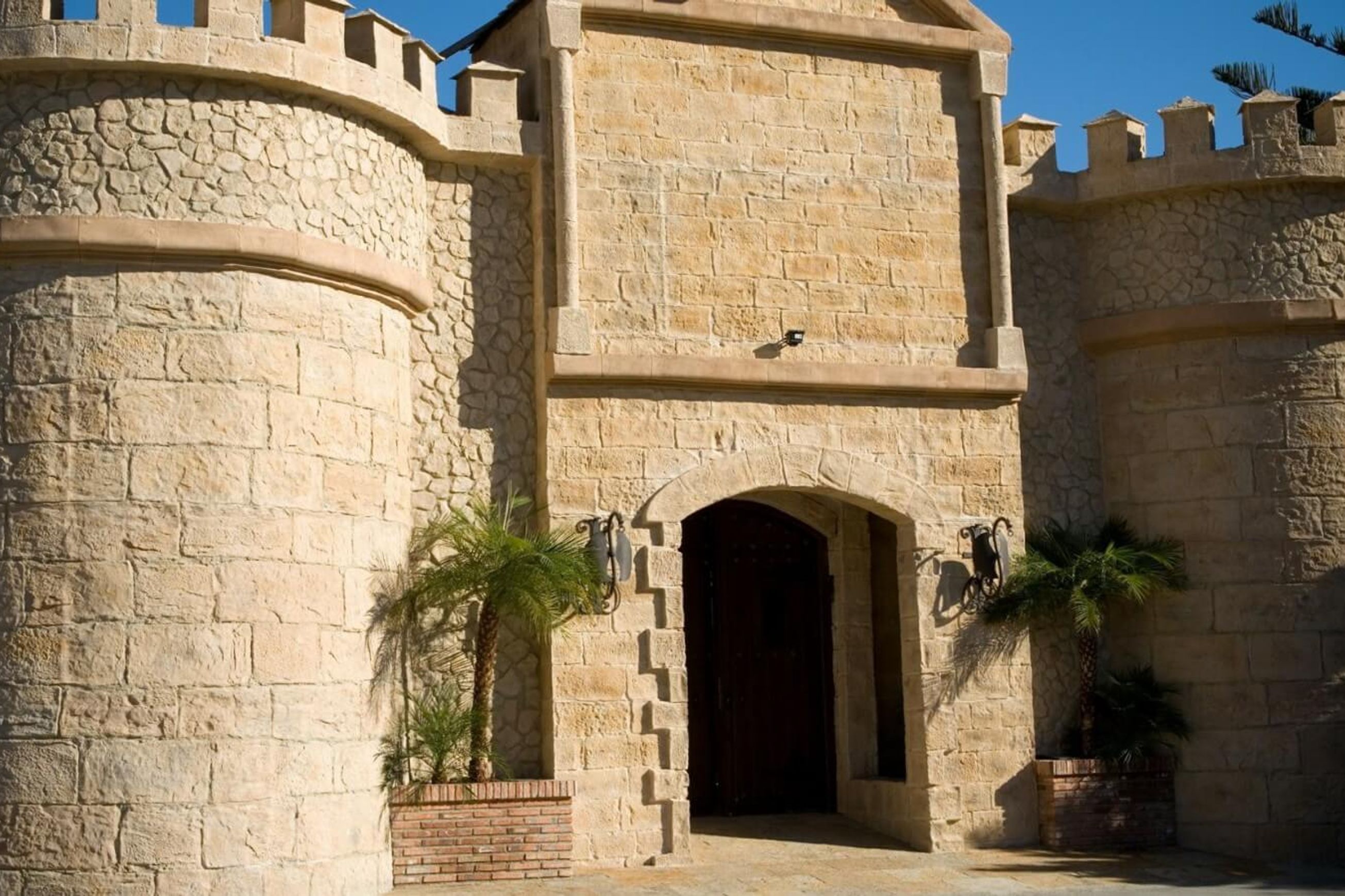Chipped Stone Wall Panels by Muros - Stone Wall Ceiling