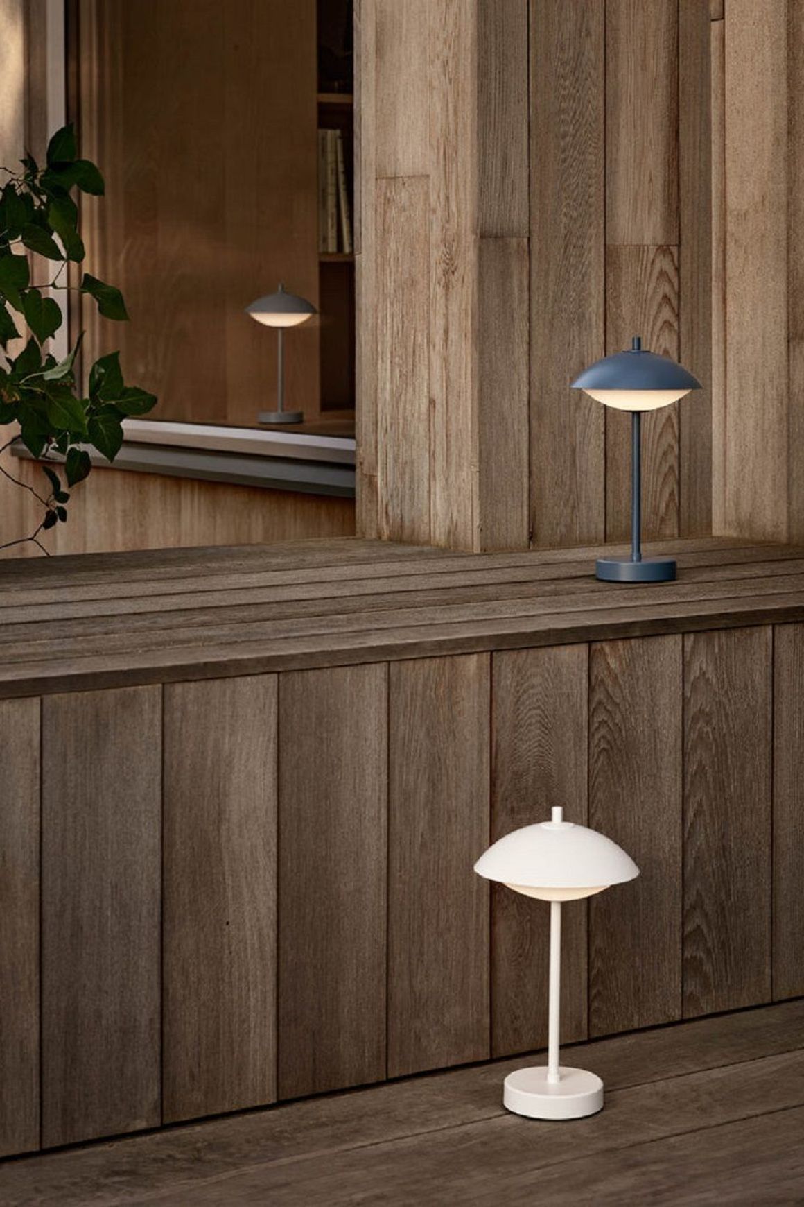 Clam Portable Lamp