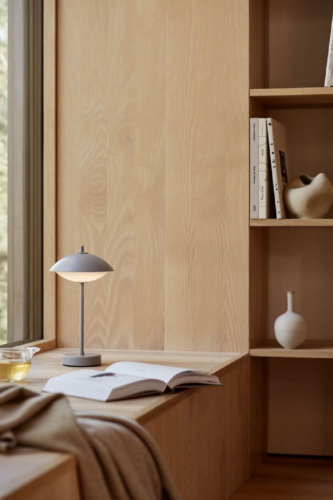 Clam Portable Lamp