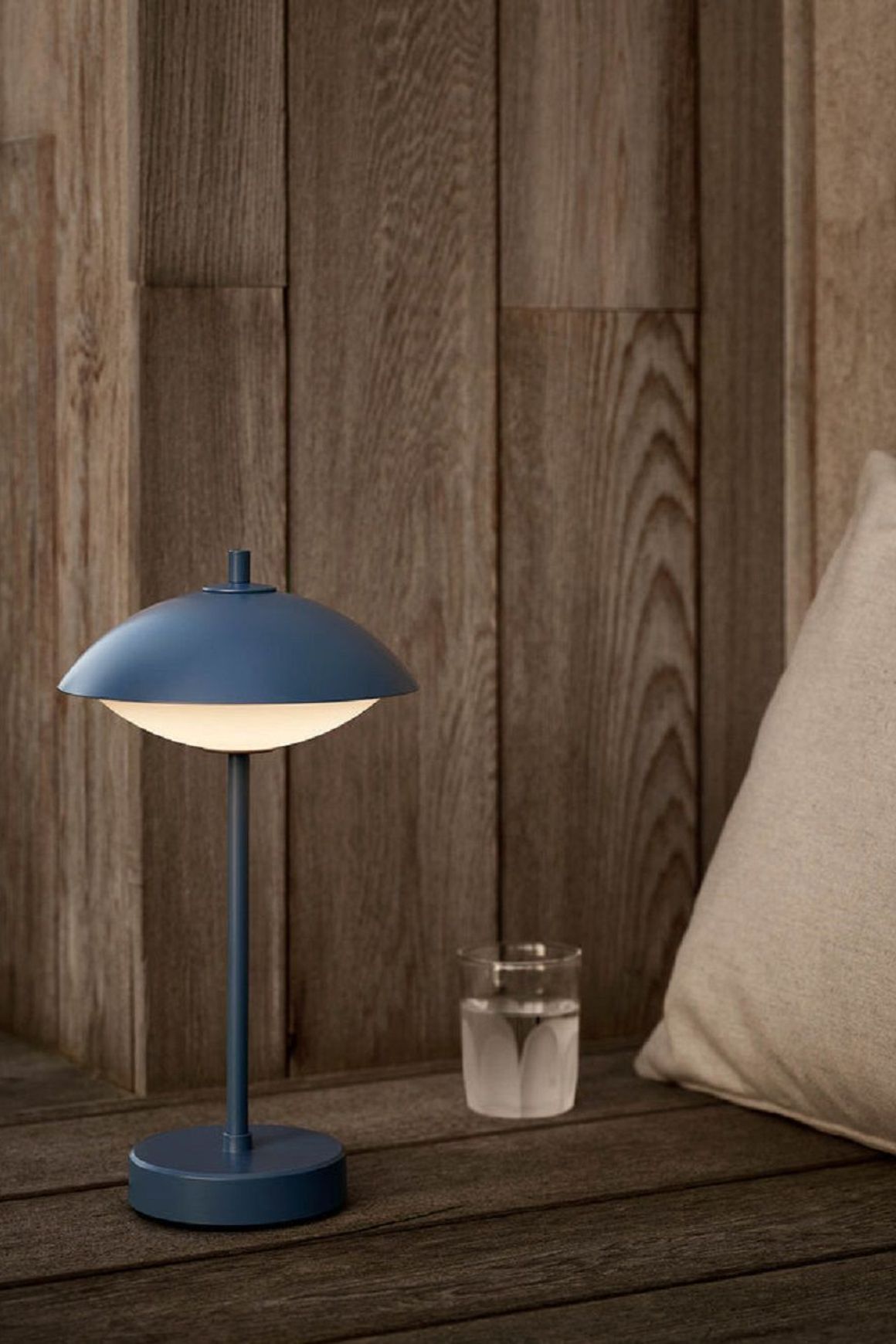 Clam Portable Lamp
