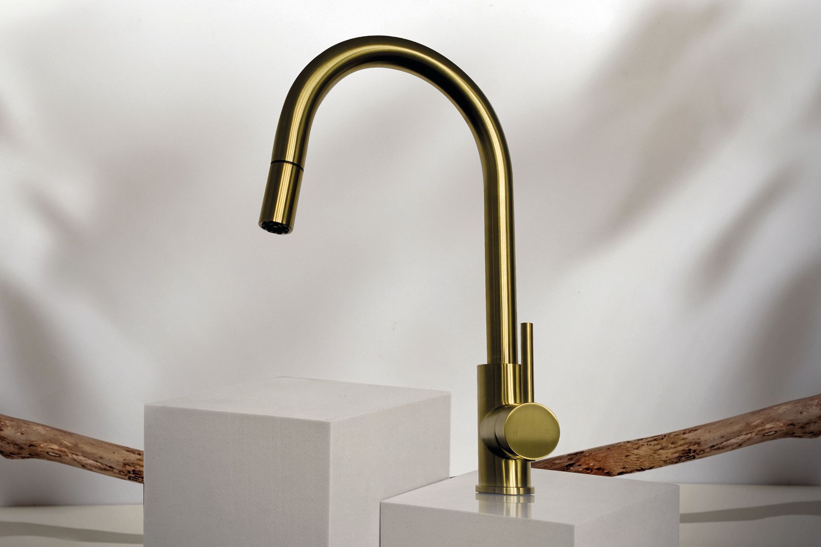 Voda Gooseneck Pull Out Sink Mixer with Cold Start tech