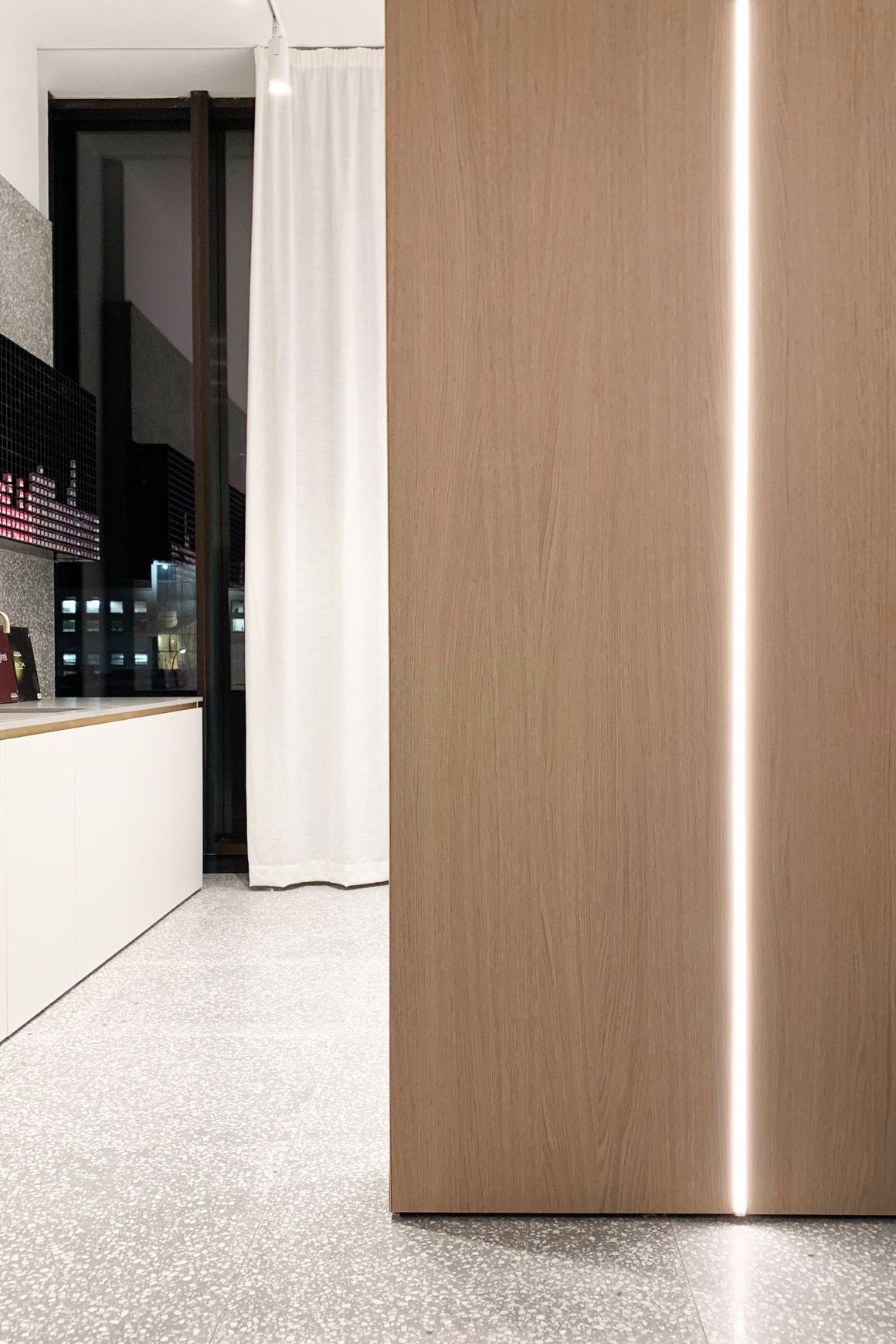 Desert Oak Shinnoki Prefinished Timber Veneer