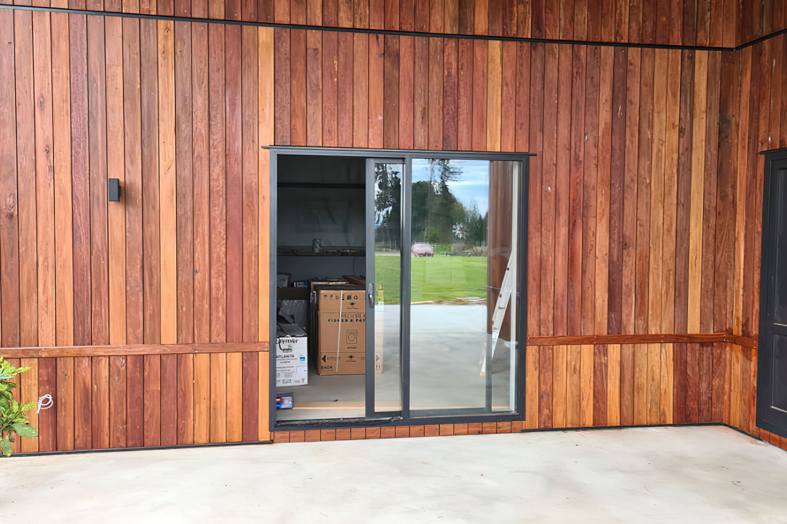 Cladding | Mixed brown/purple/red – dressed clear oil