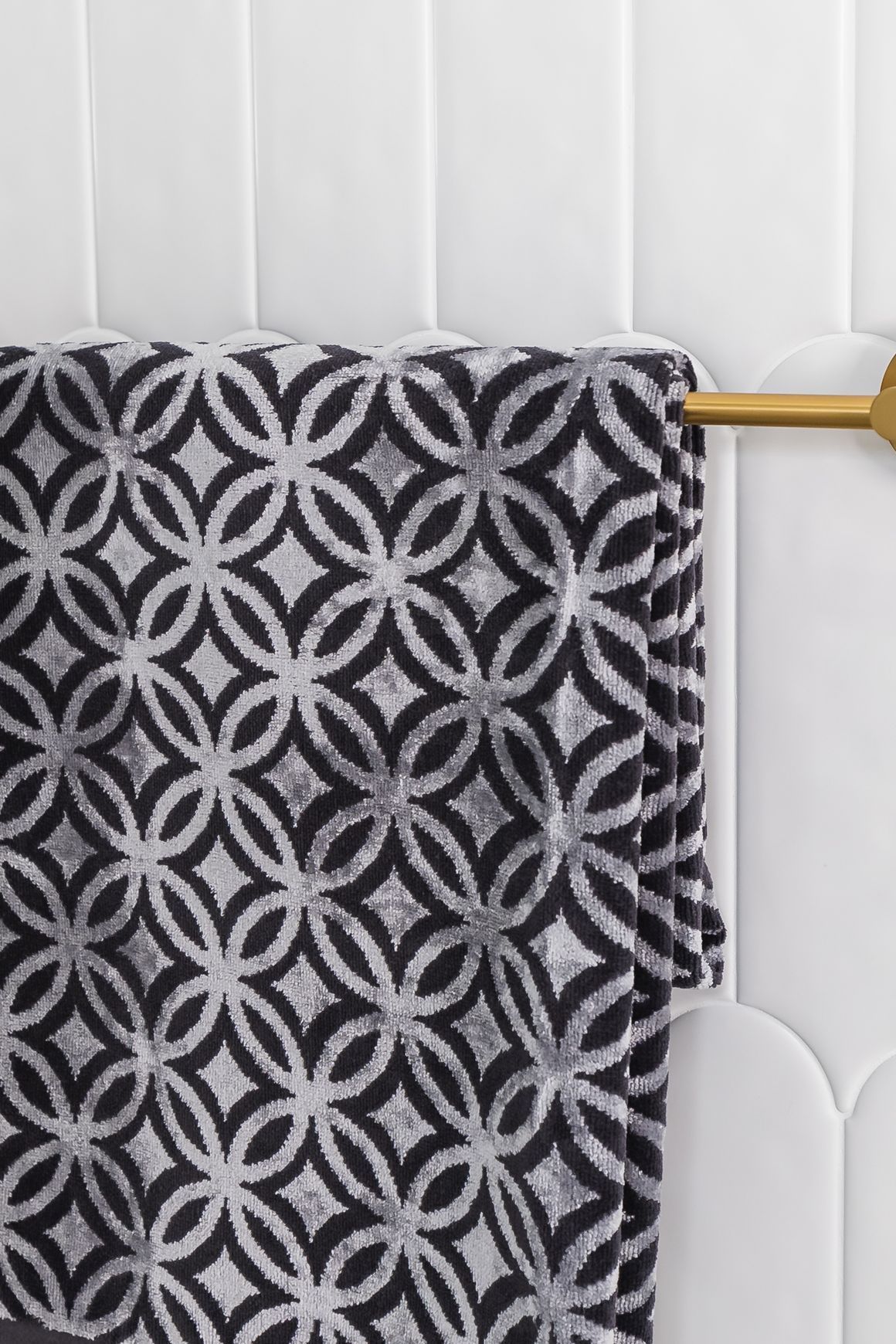 Lucid Pin Single Towel Rail 800mm Brushed Brass