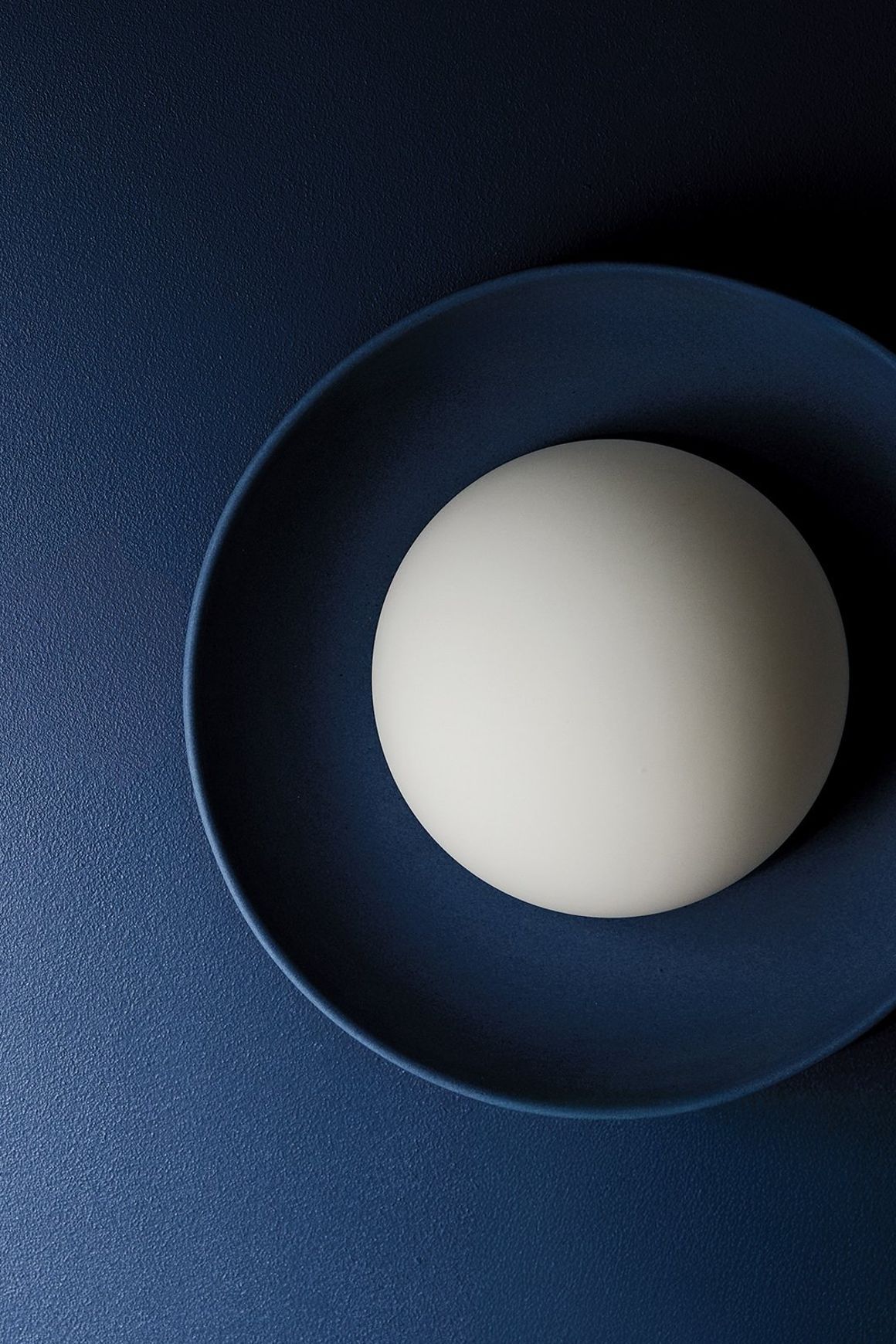 Mani Wide Sconce - Statement Porcelain Light
