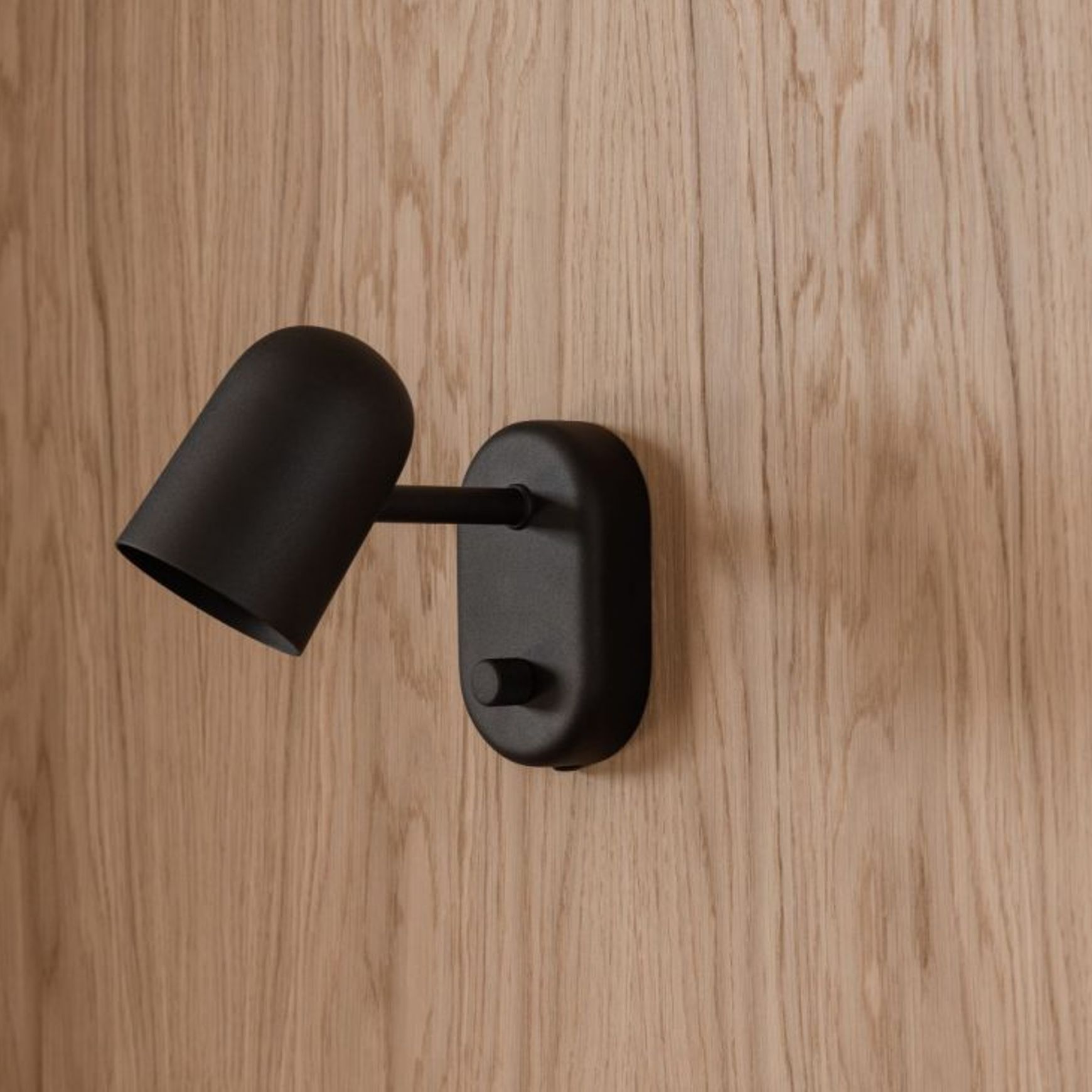 Buddy Wall Light