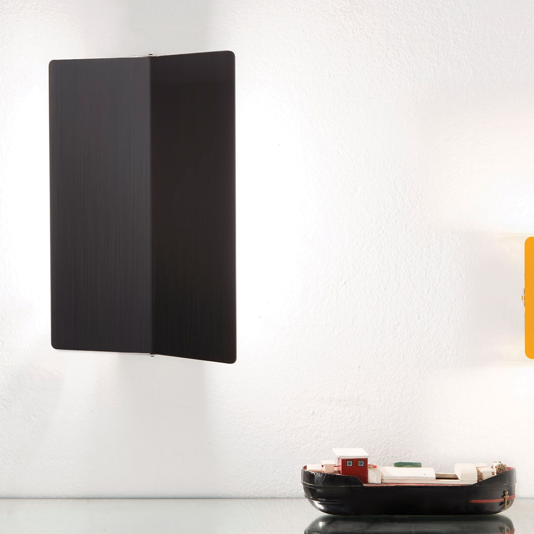 Applique à Volet Pivotant Plié Wall Light