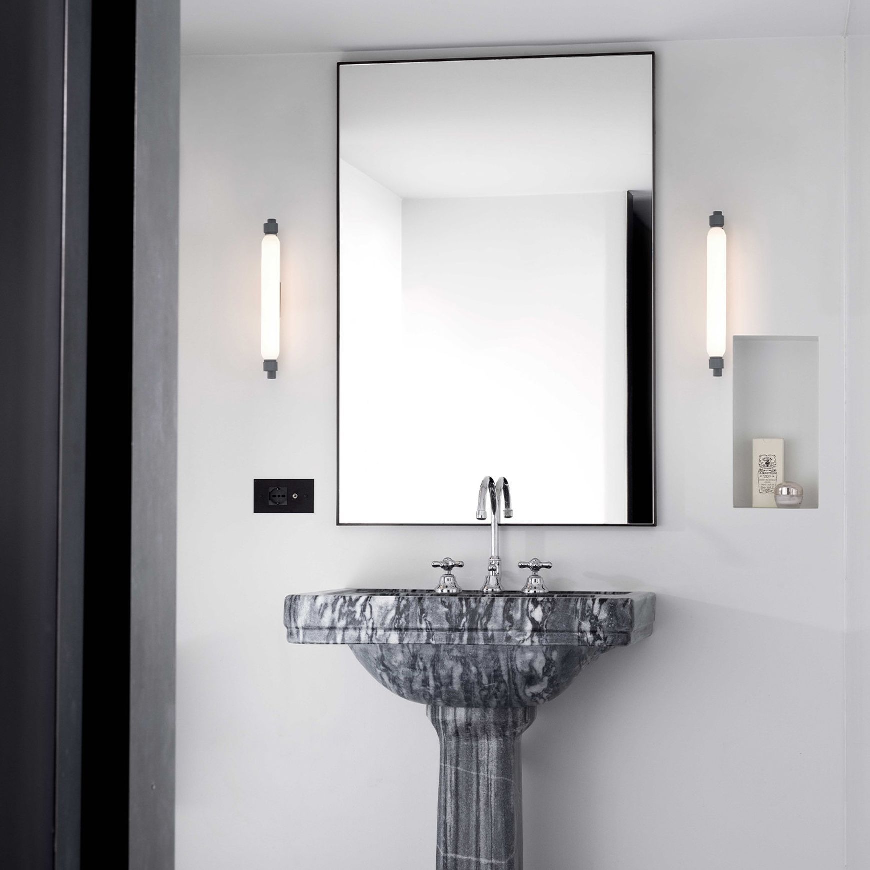 La Roche Wall Light