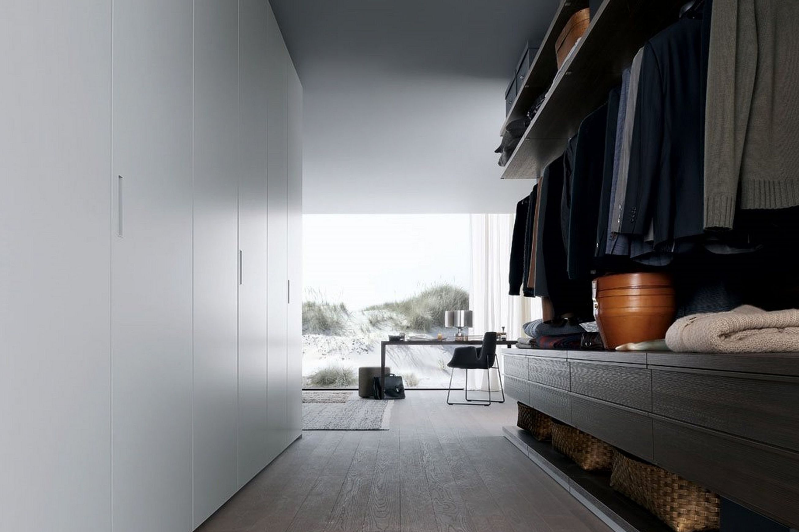 Ubik Walk-In Closet
