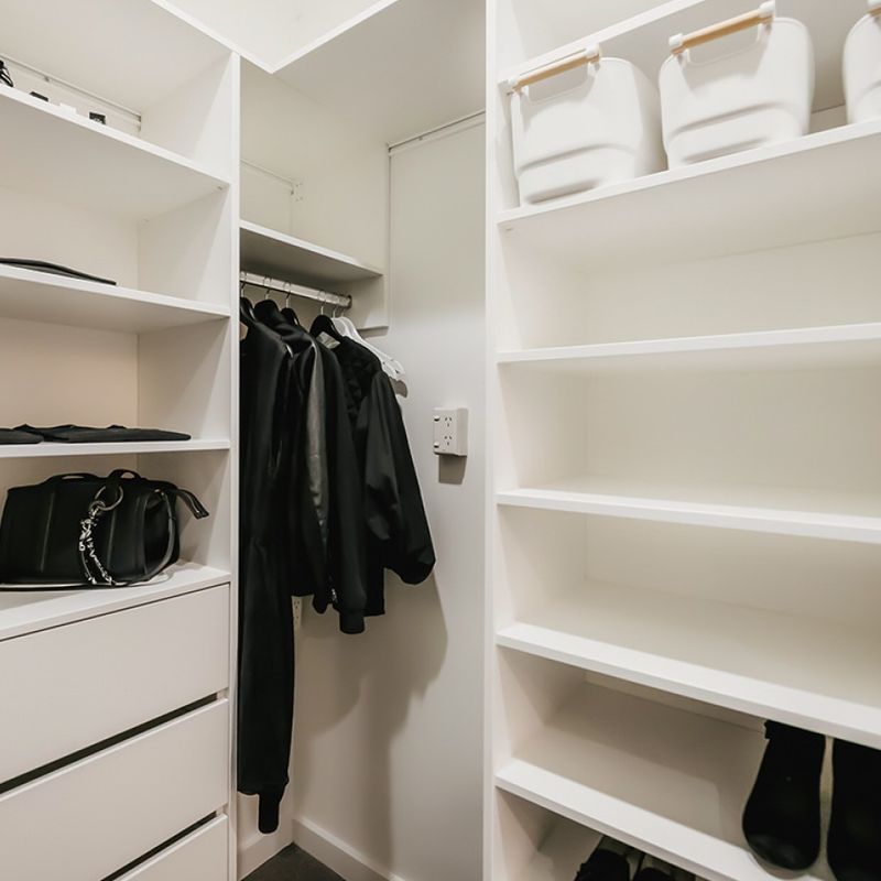 EVERYDAY range - Walk-in Wardrobe