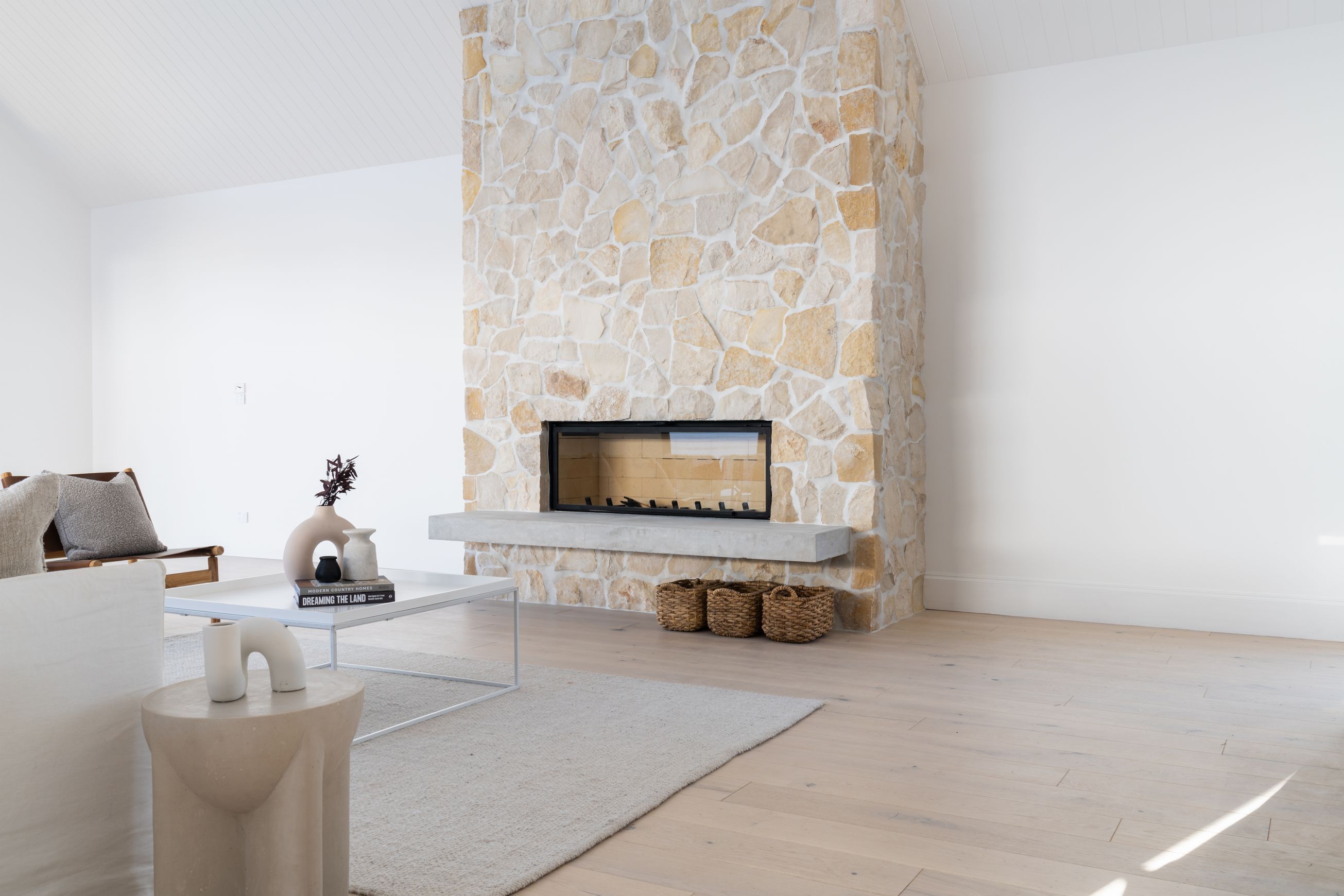 Axis H1600 - Contemporary Inbuilt Fireplace