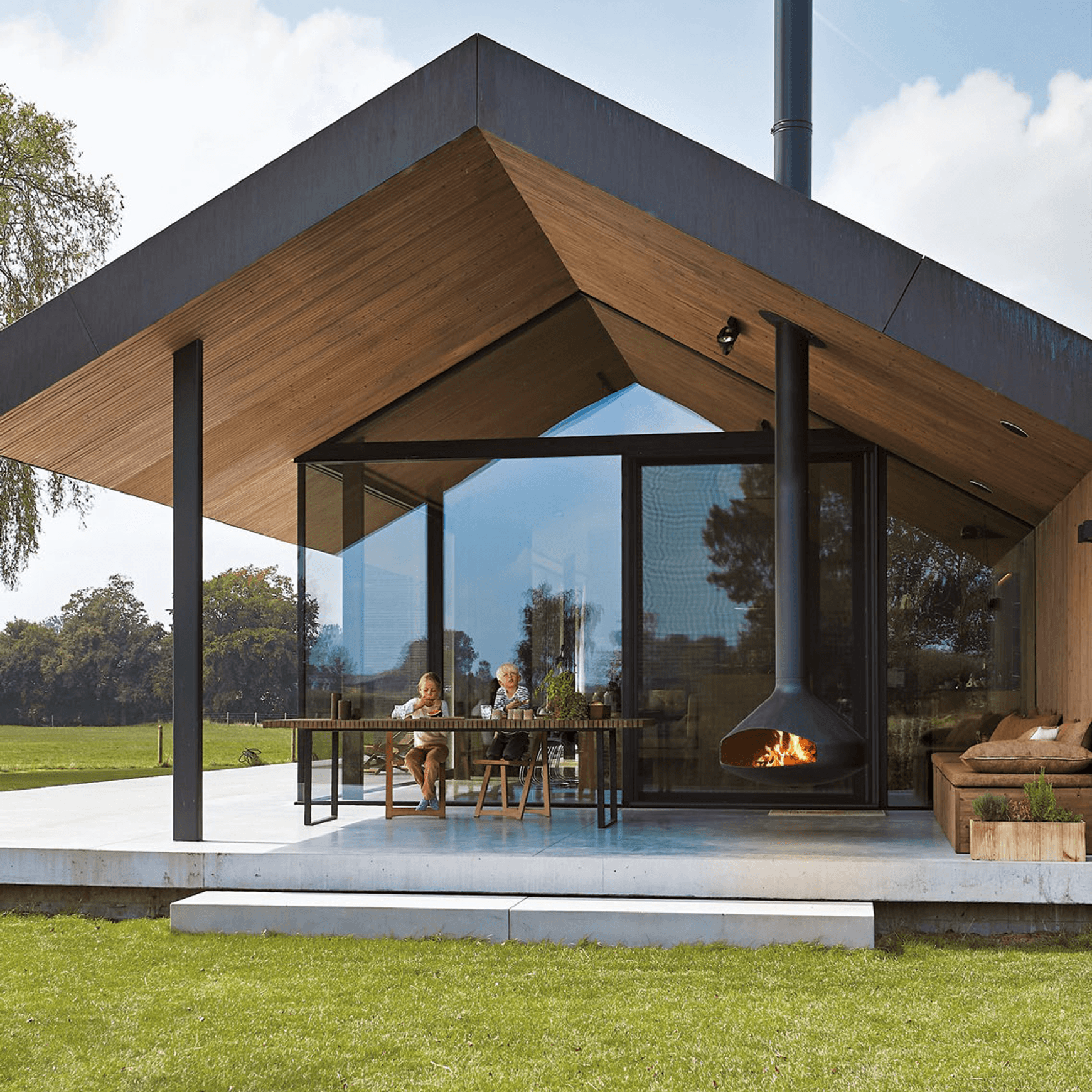 Ergofocus Suspended Outdoor Fireplace