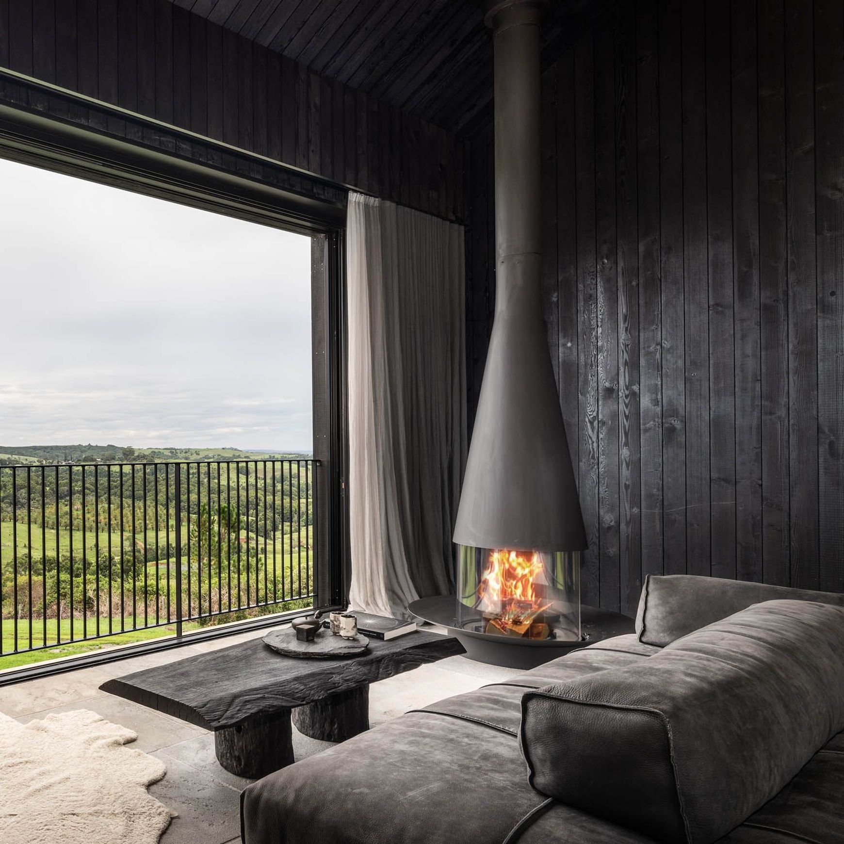 Filiofocus - Suspended Fireplace