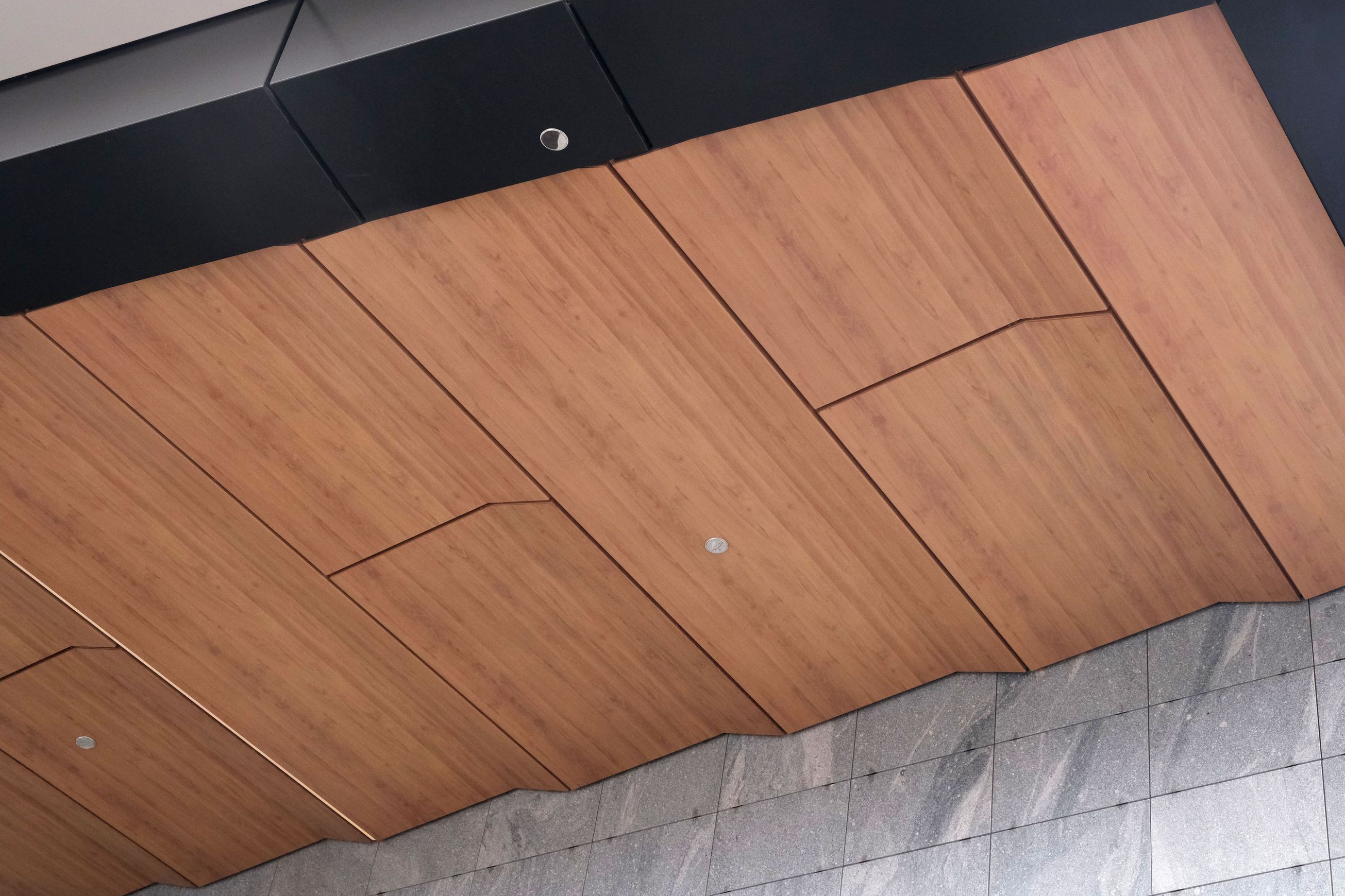 White & Light-Coloured Woodgrain Finishes
