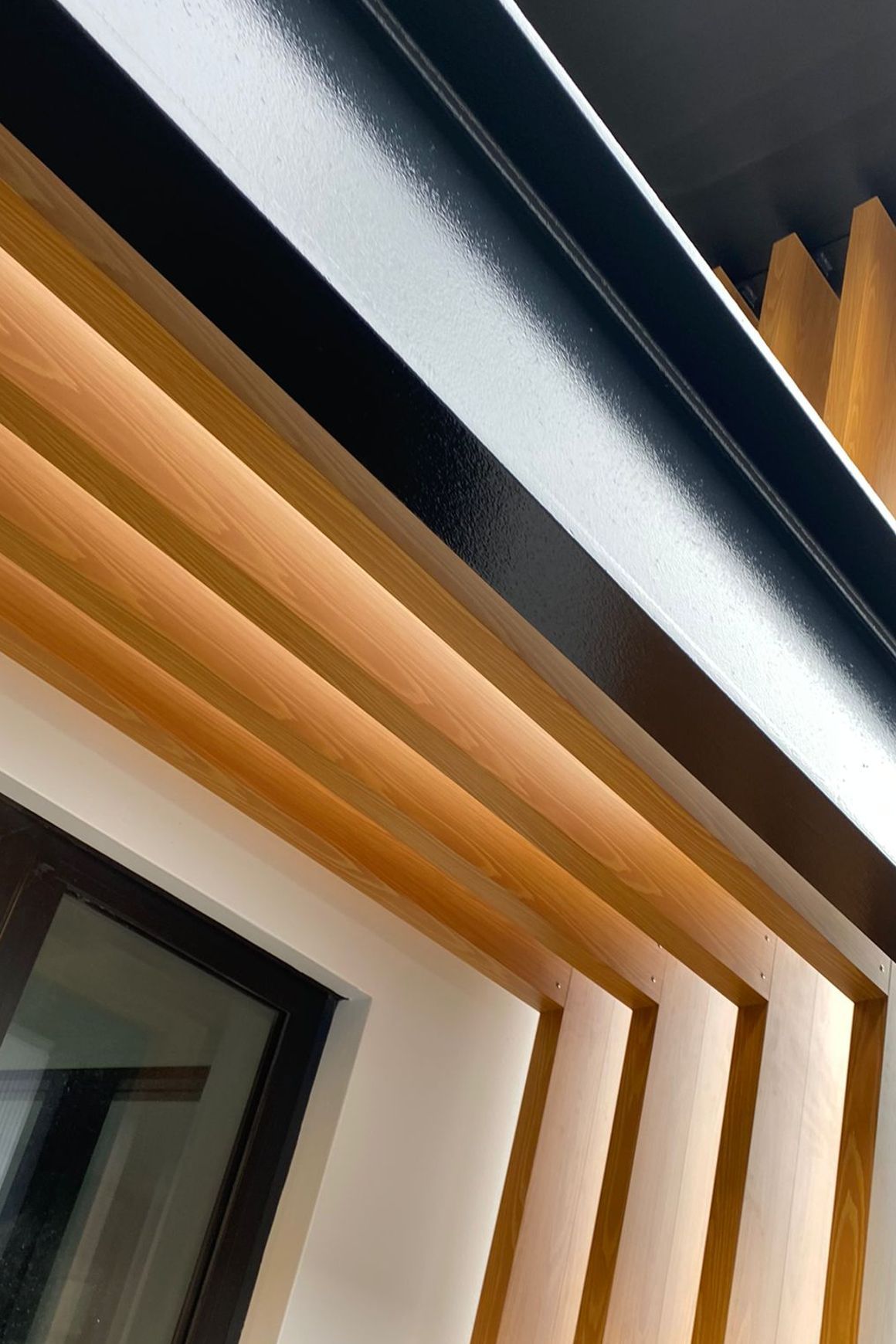 White & Light-Coloured Woodgrain Finishes