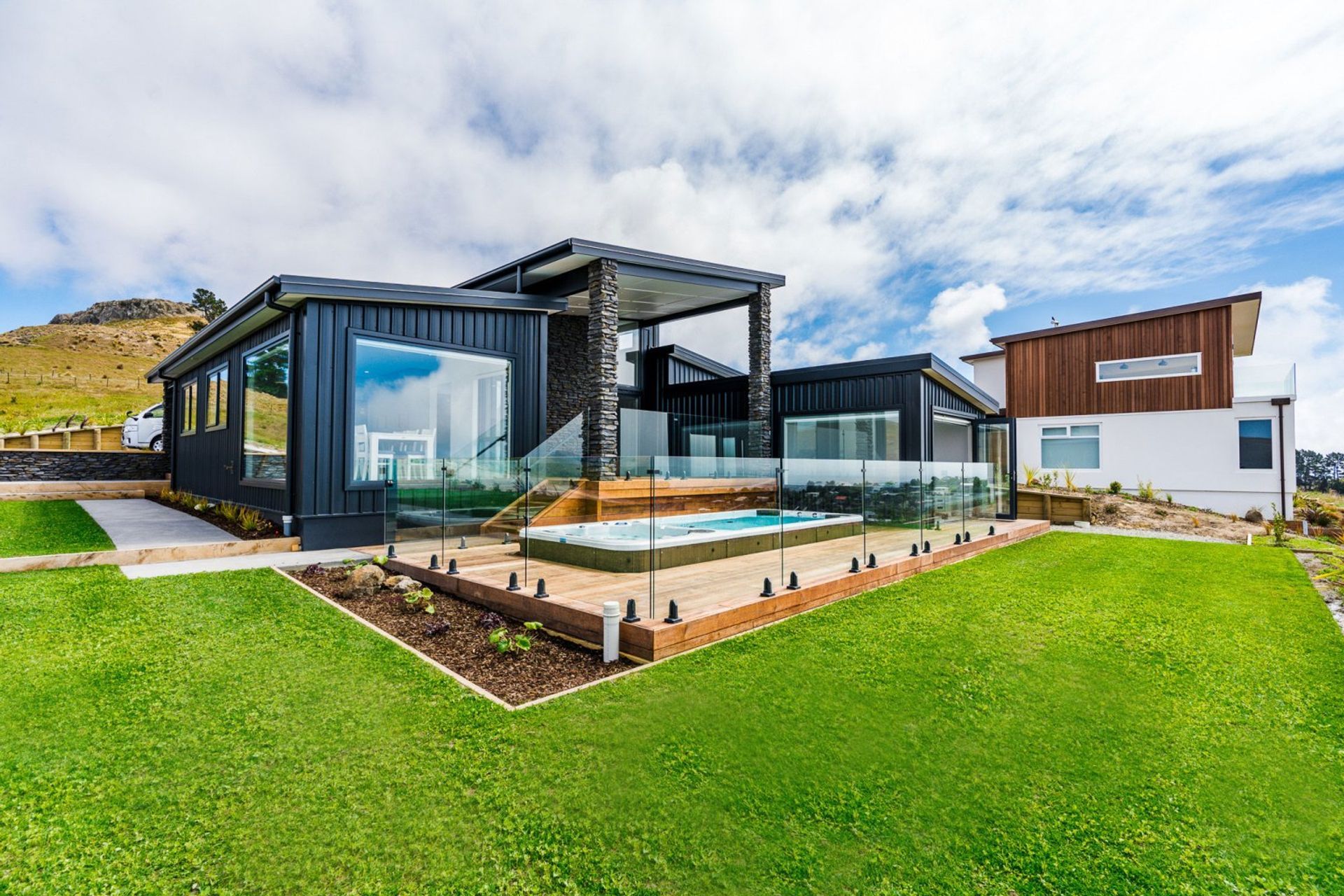 Hero Banner for Saunders Building