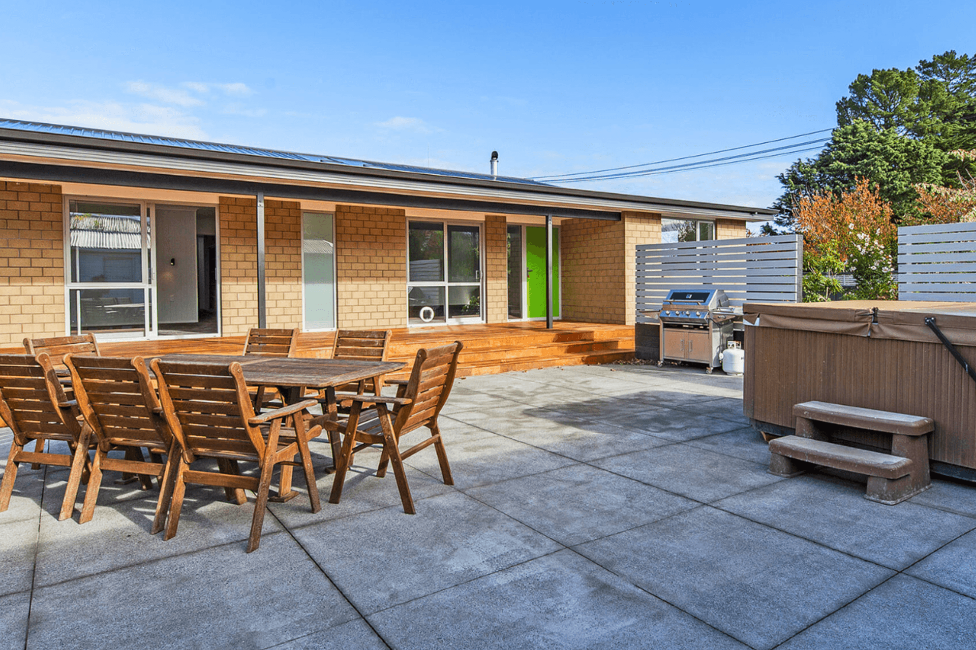 Hennessy Construction banner