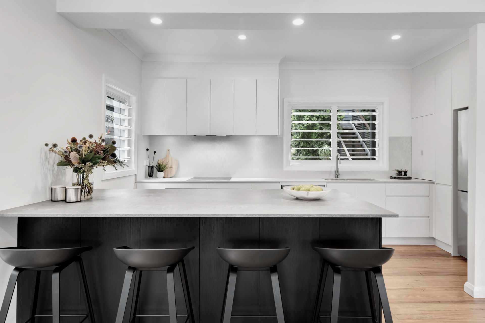 T White Building & Construction banner