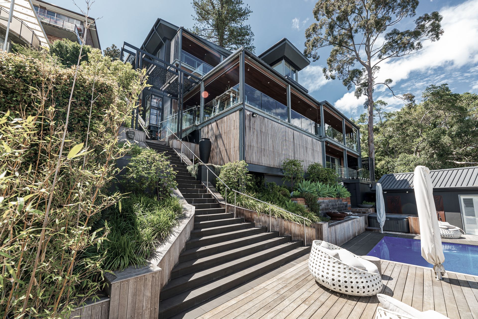 Hero Banner for Niche Home Designs