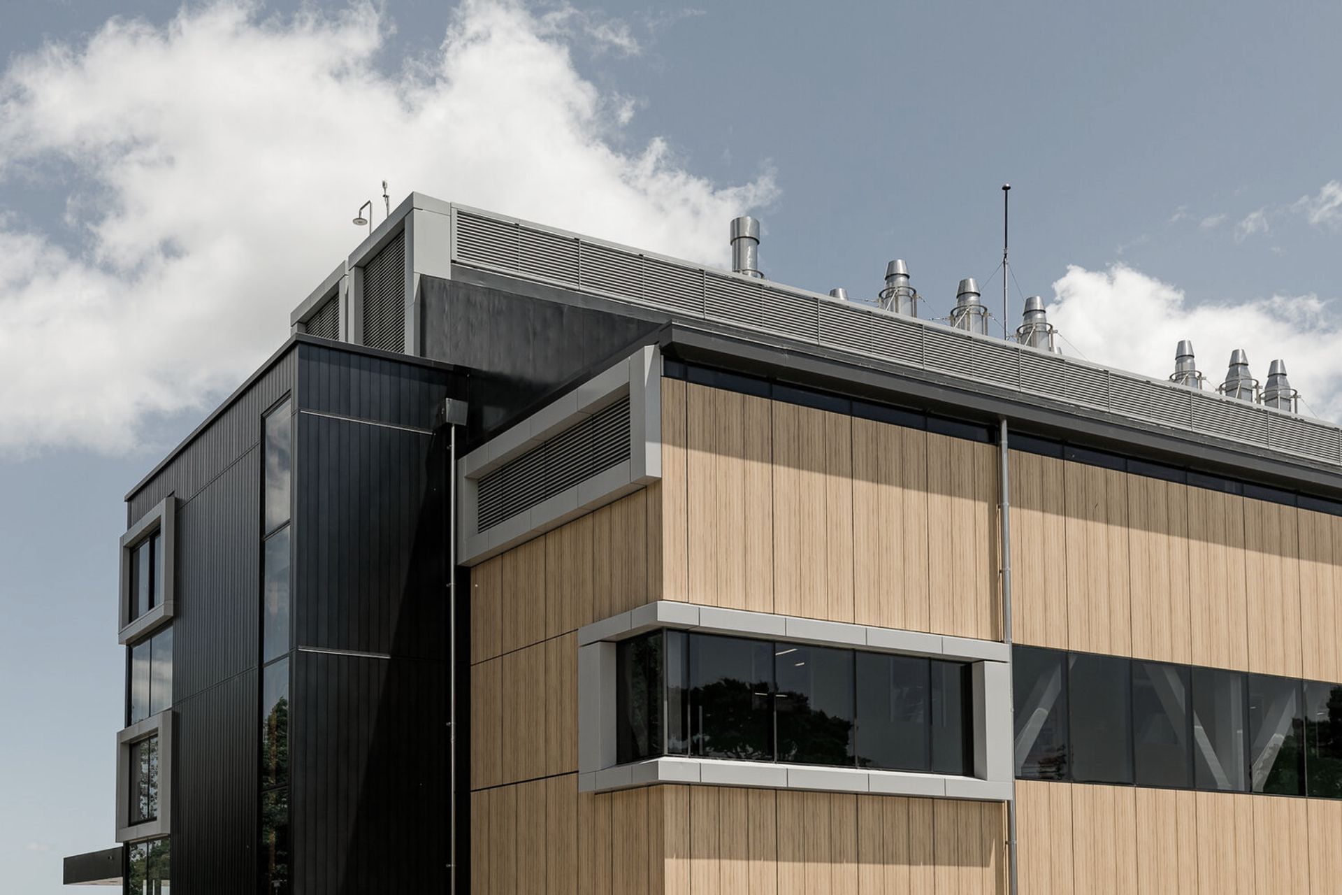 Hero Banner for QualMax Construction