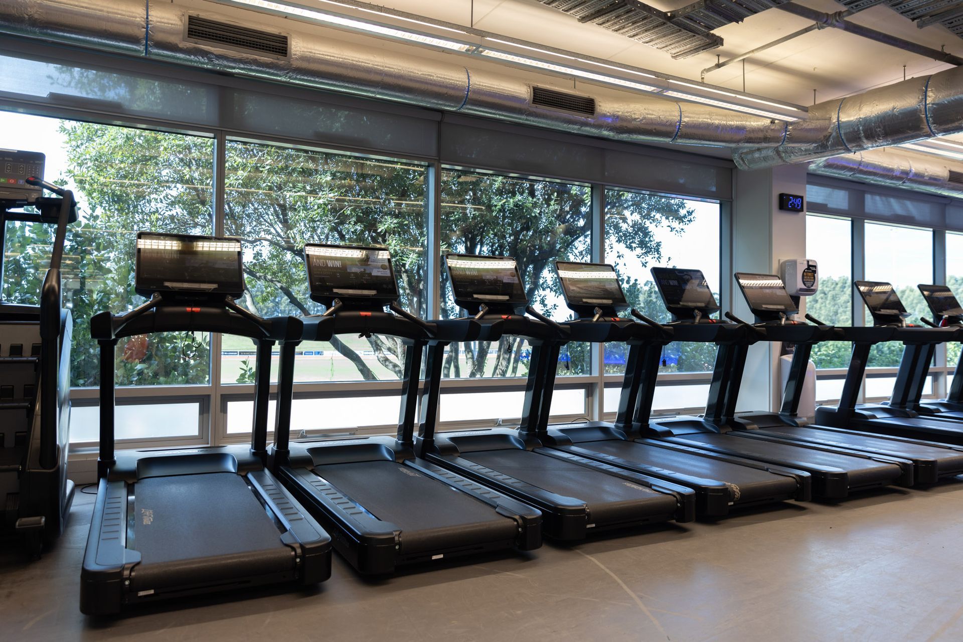 Supporting Image 3 for Life Fitness