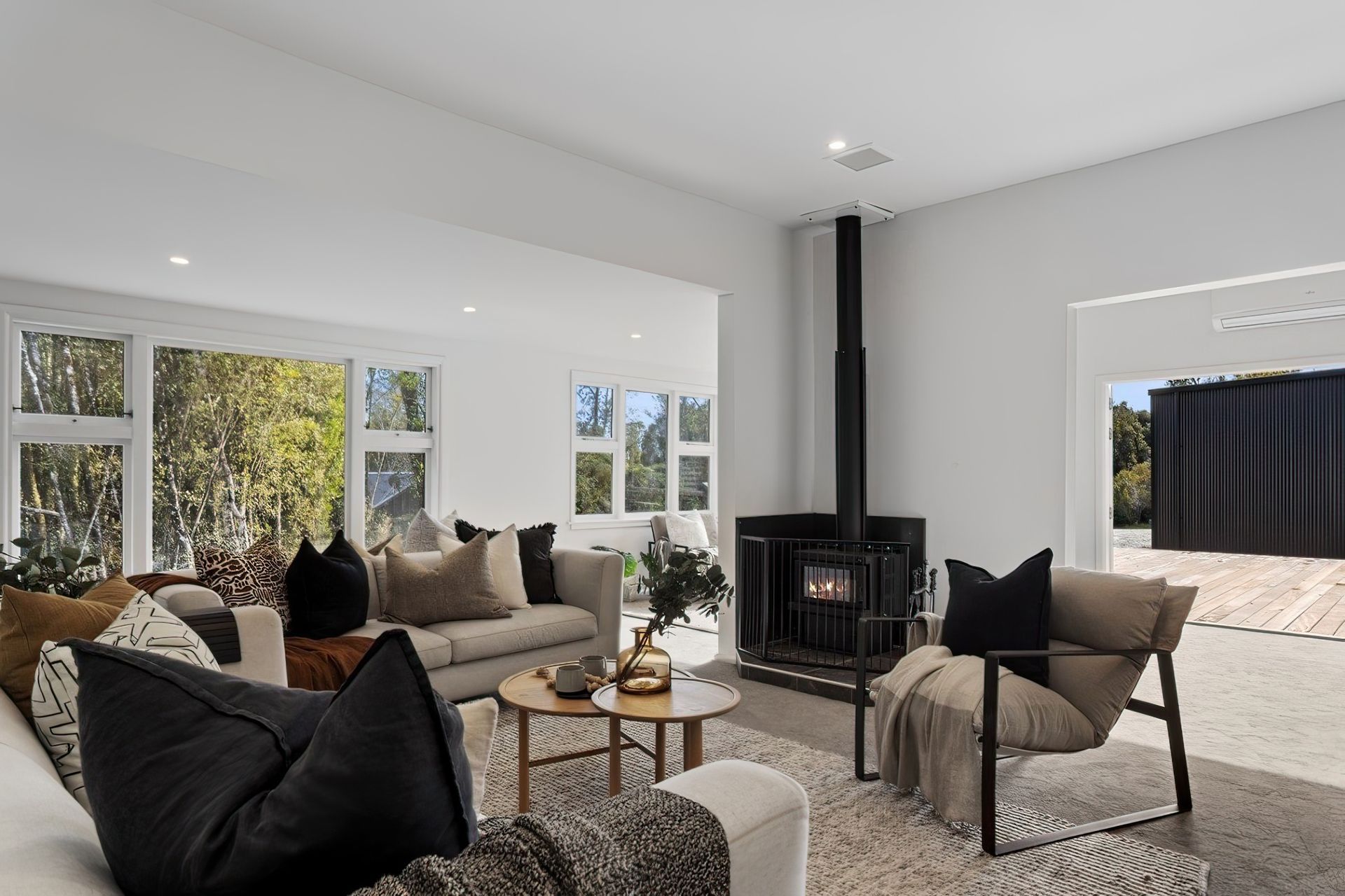 Supporting Image 4 for COMBER AND COMBER