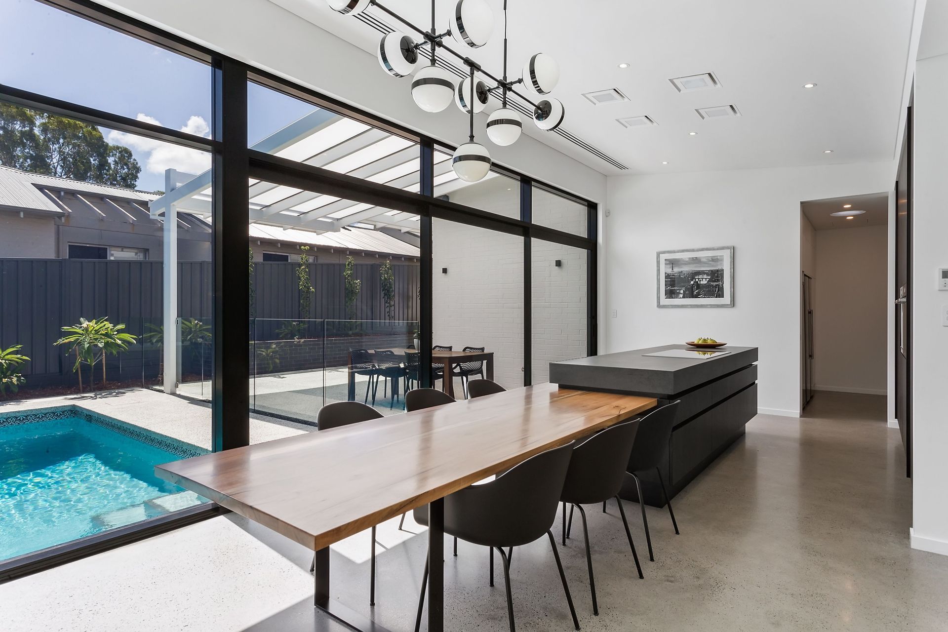 Supporting Image 4 for Schweigen