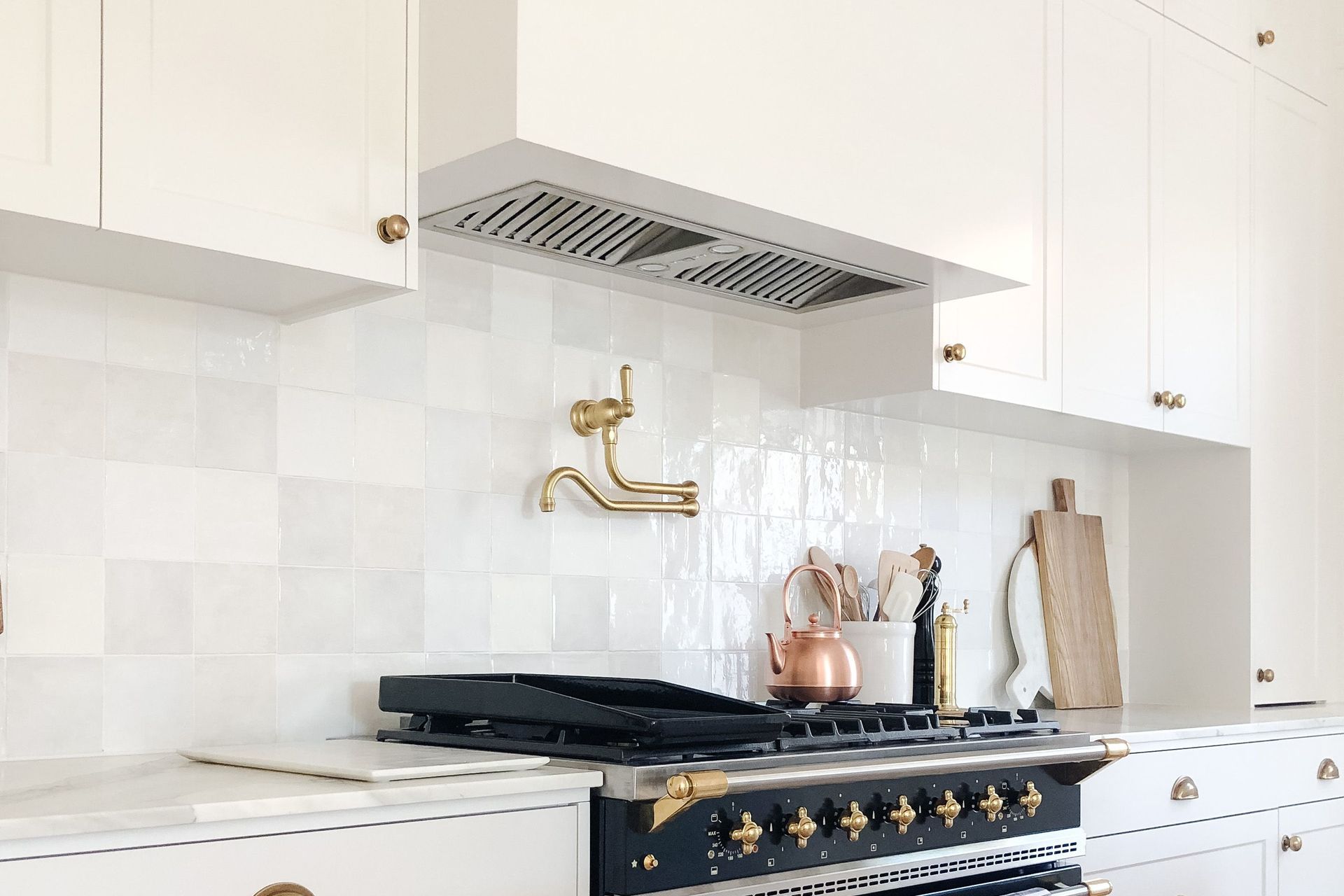 Hero Banner for Schweigen