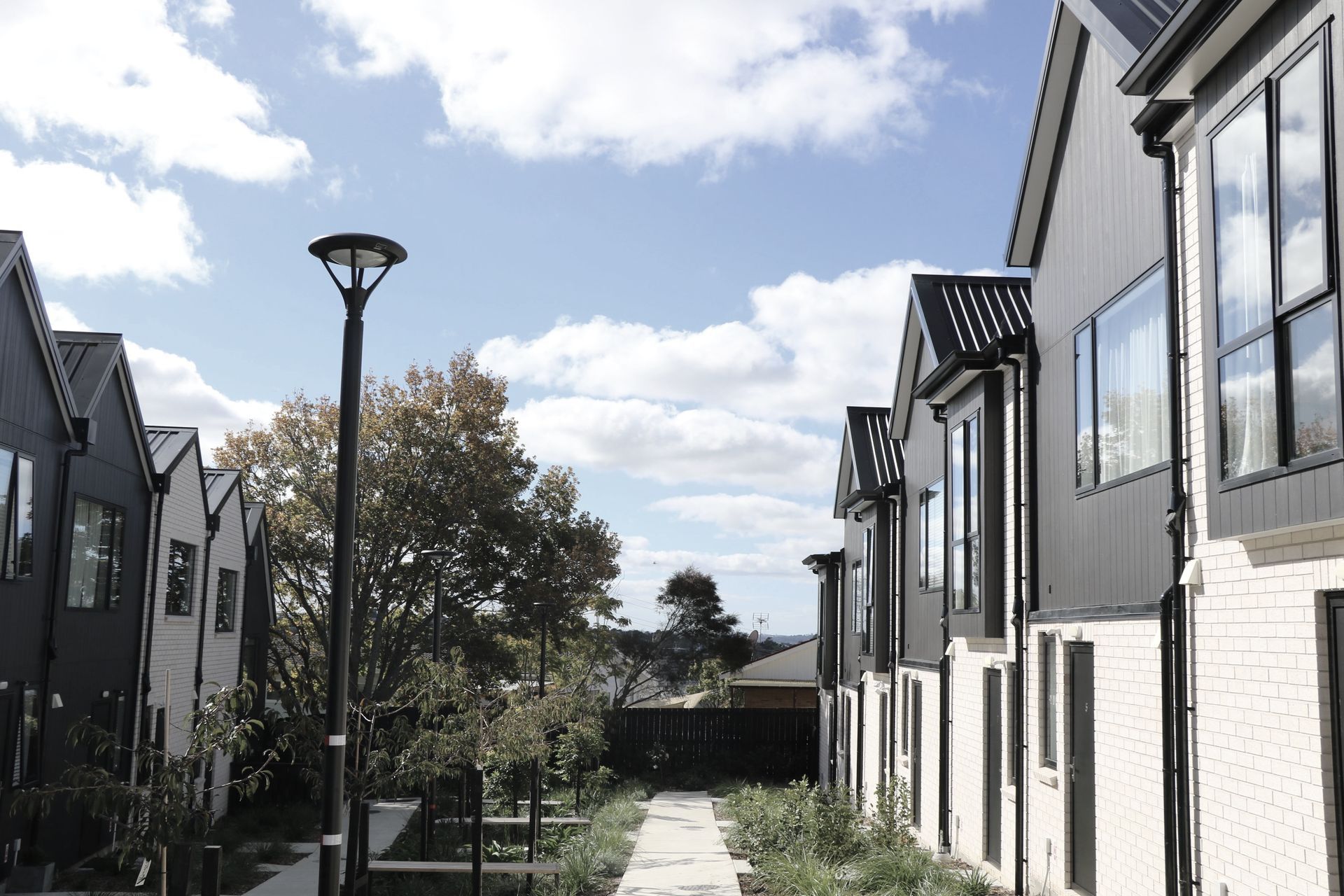 Supporting Image 1 for E-Stello