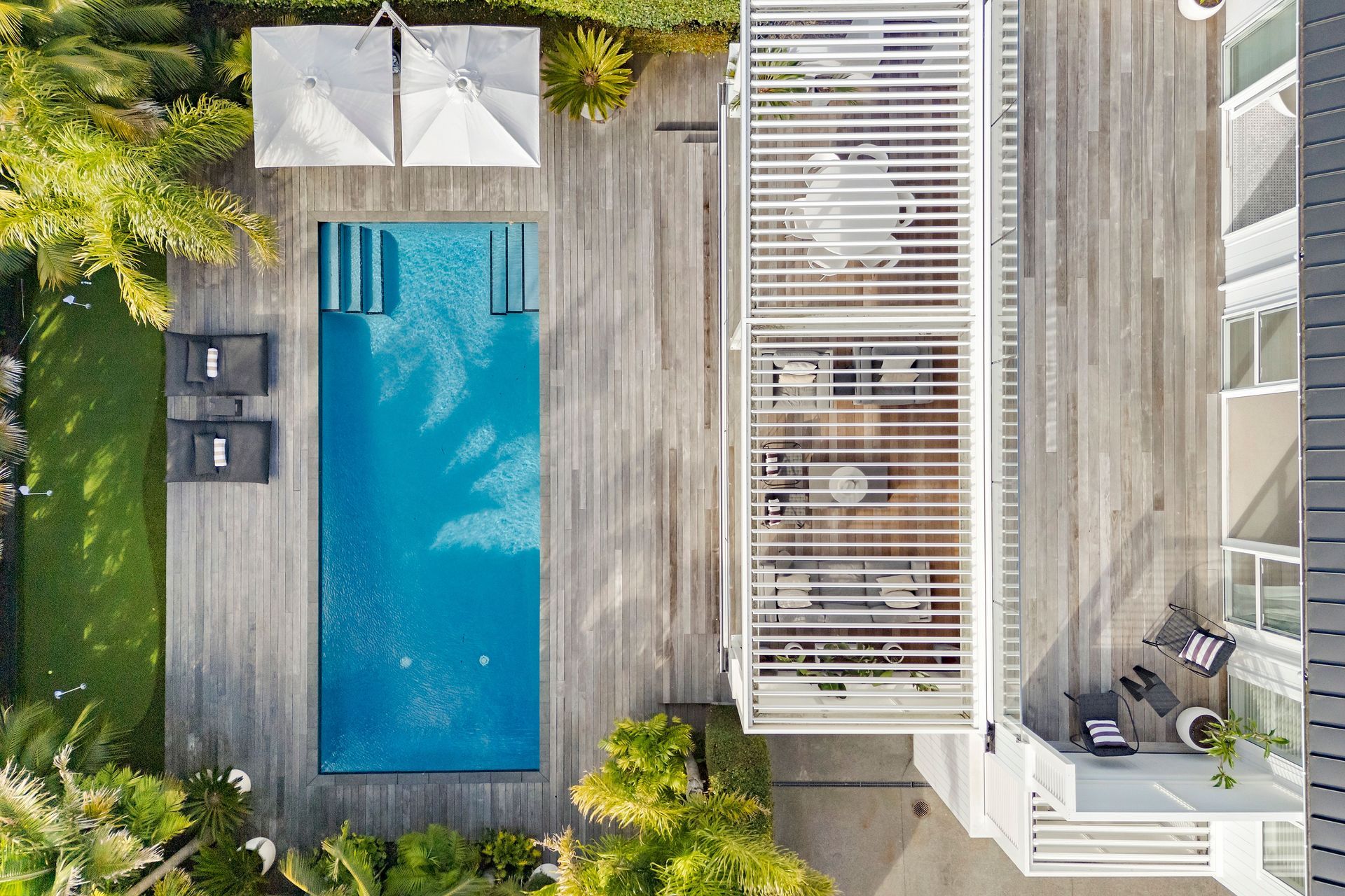 Louvretec Australia banner