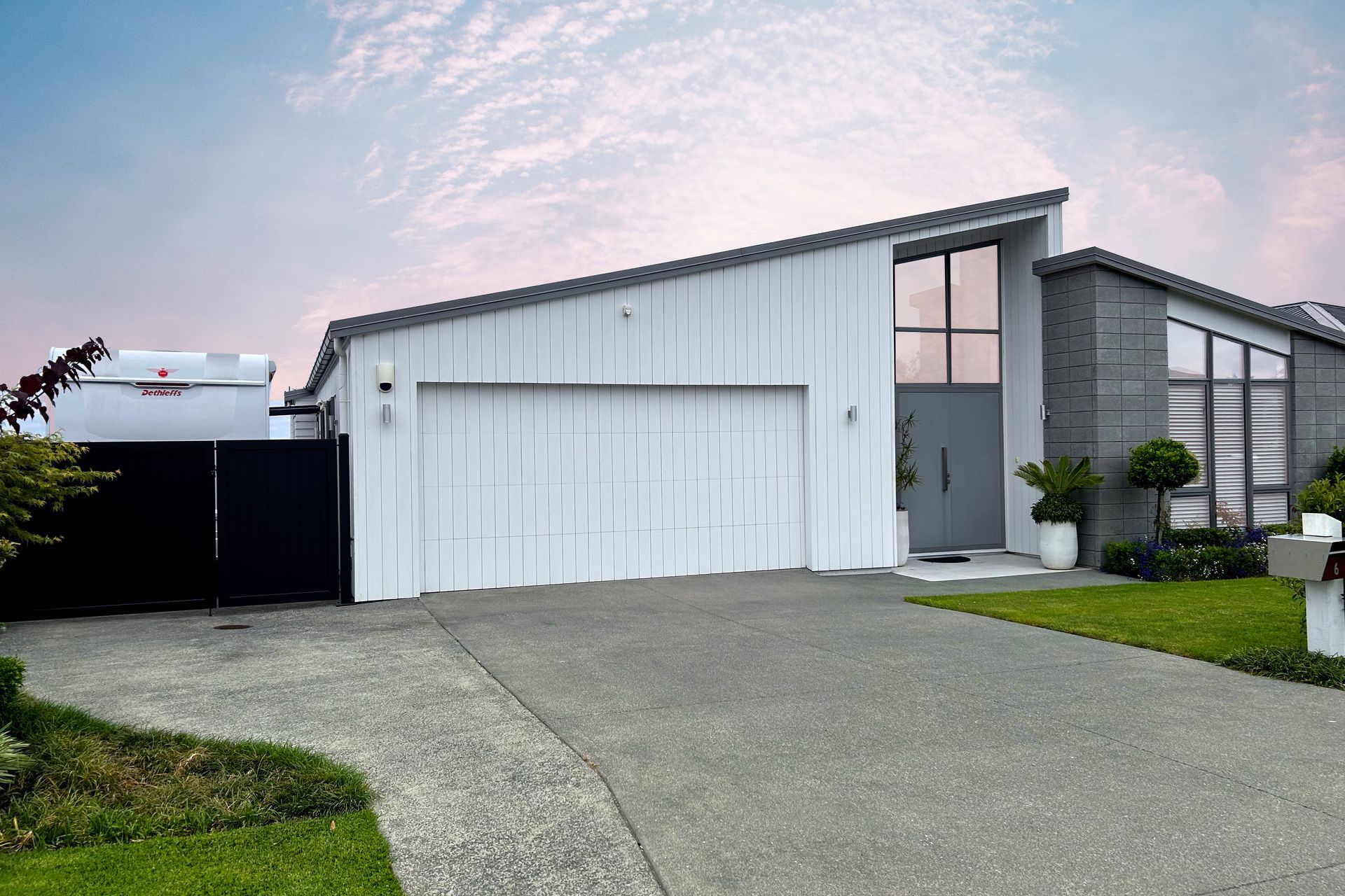 Supporting Image 5 for Windsor Doors