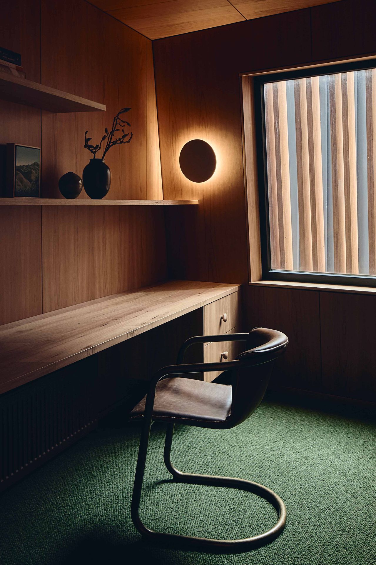11-The-study-is-a-quiet-place-to-reconnect-with-the-outside-world-v2.jpg
